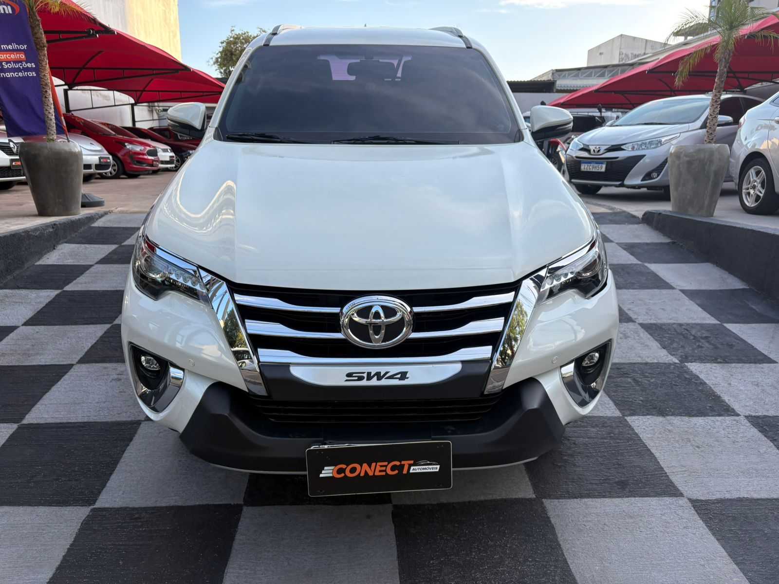 HILUX SW4 SRX 4X4 AT 7 LUGARES