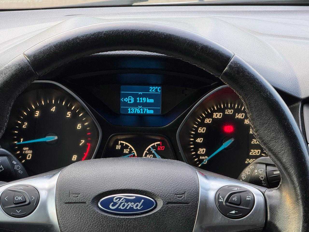 FOCUS HATCH SE 1.6 MANUAL