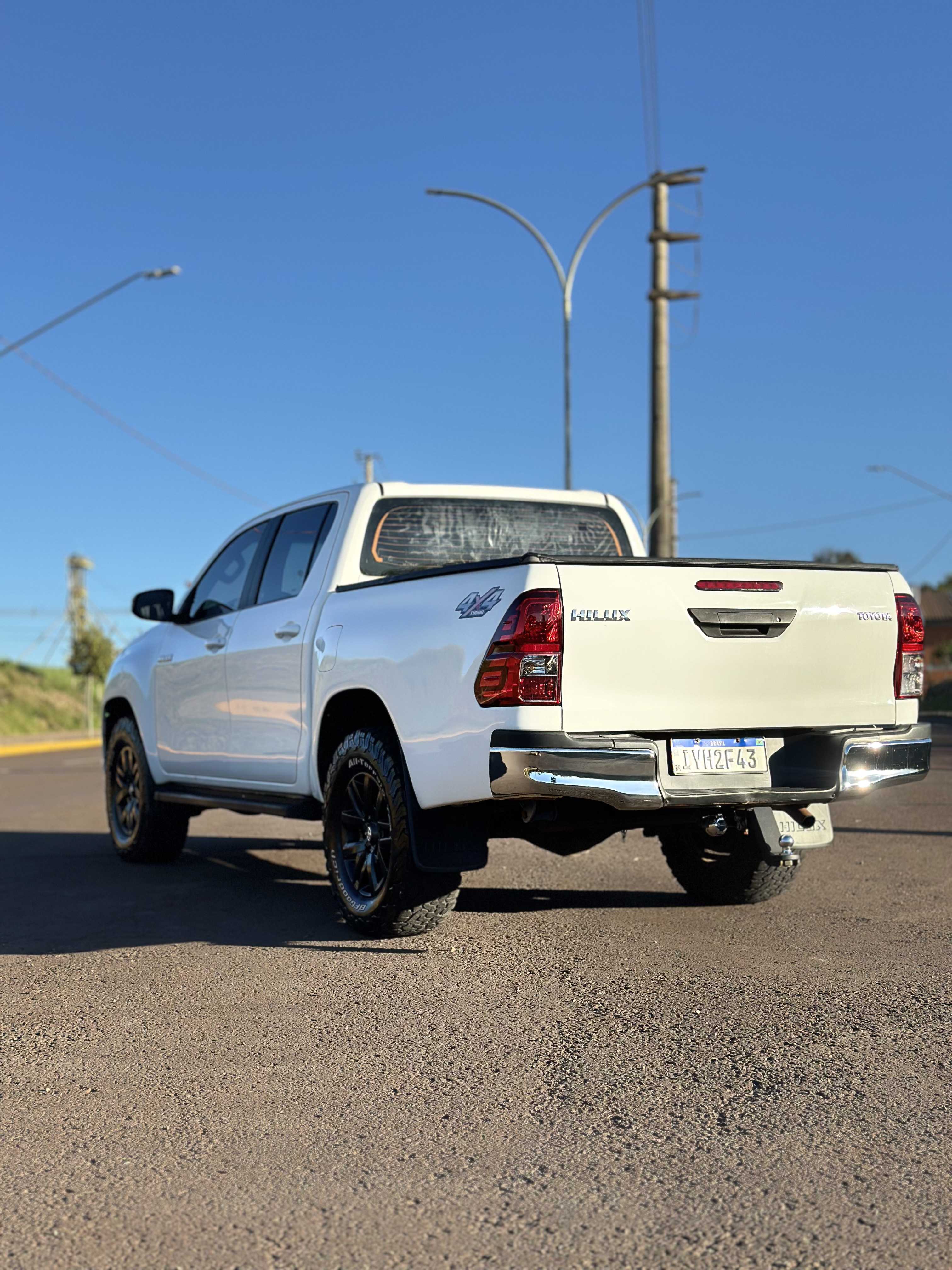 HILUX SR 2.8 TURBO DIESEL MAN