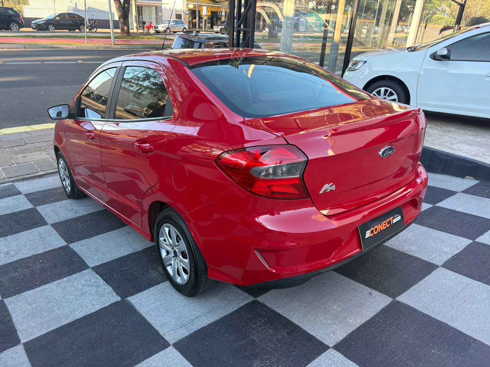 KA SEDAN 1.0