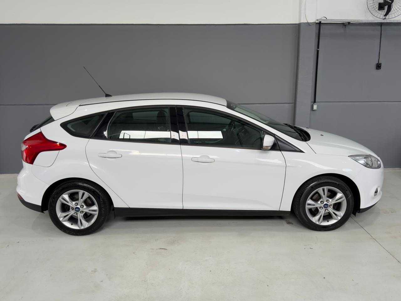 FOCUS HATCH SE 1.6 MANUAL