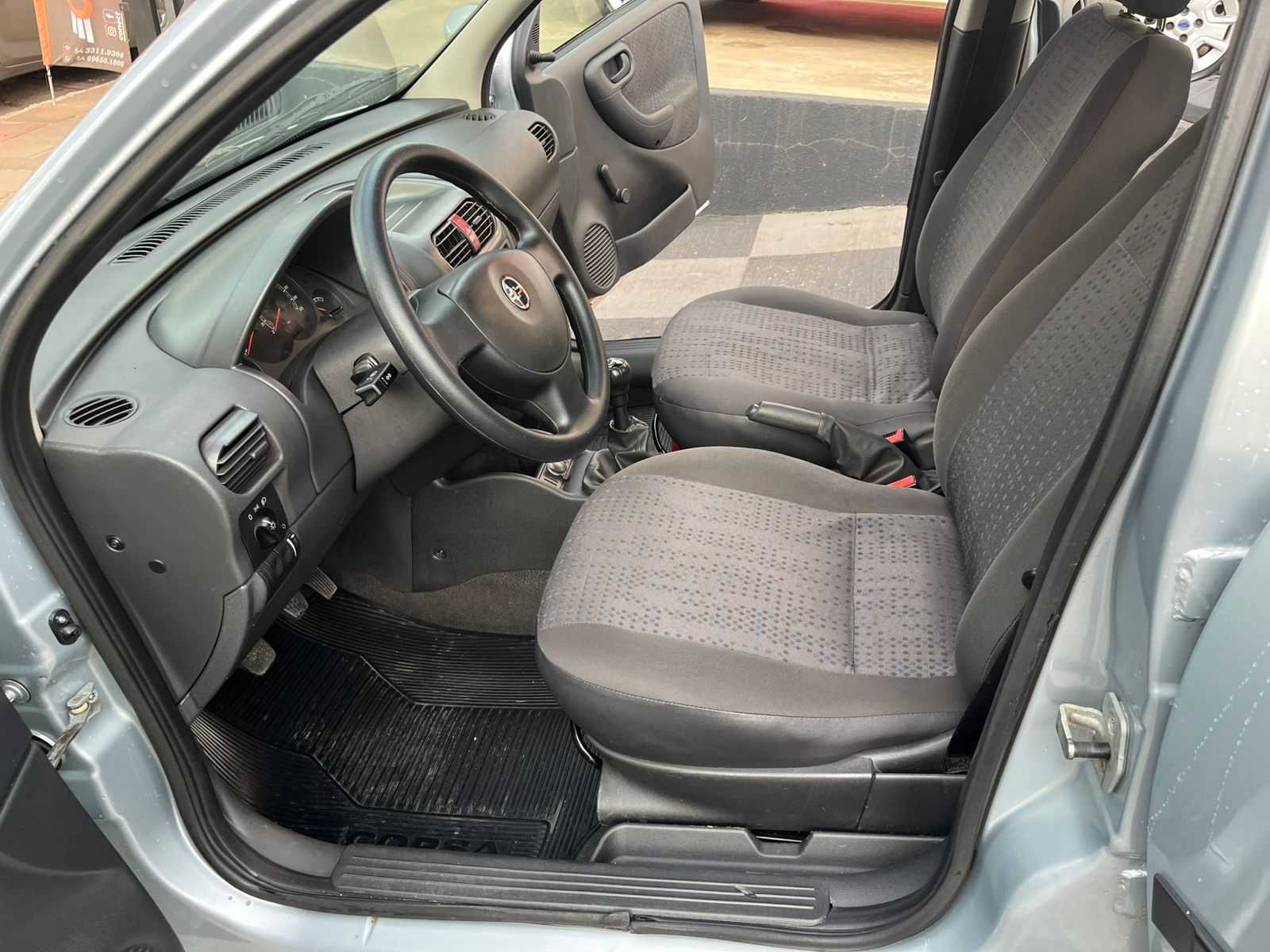 CORSA SEDAN 1.4 MAXX