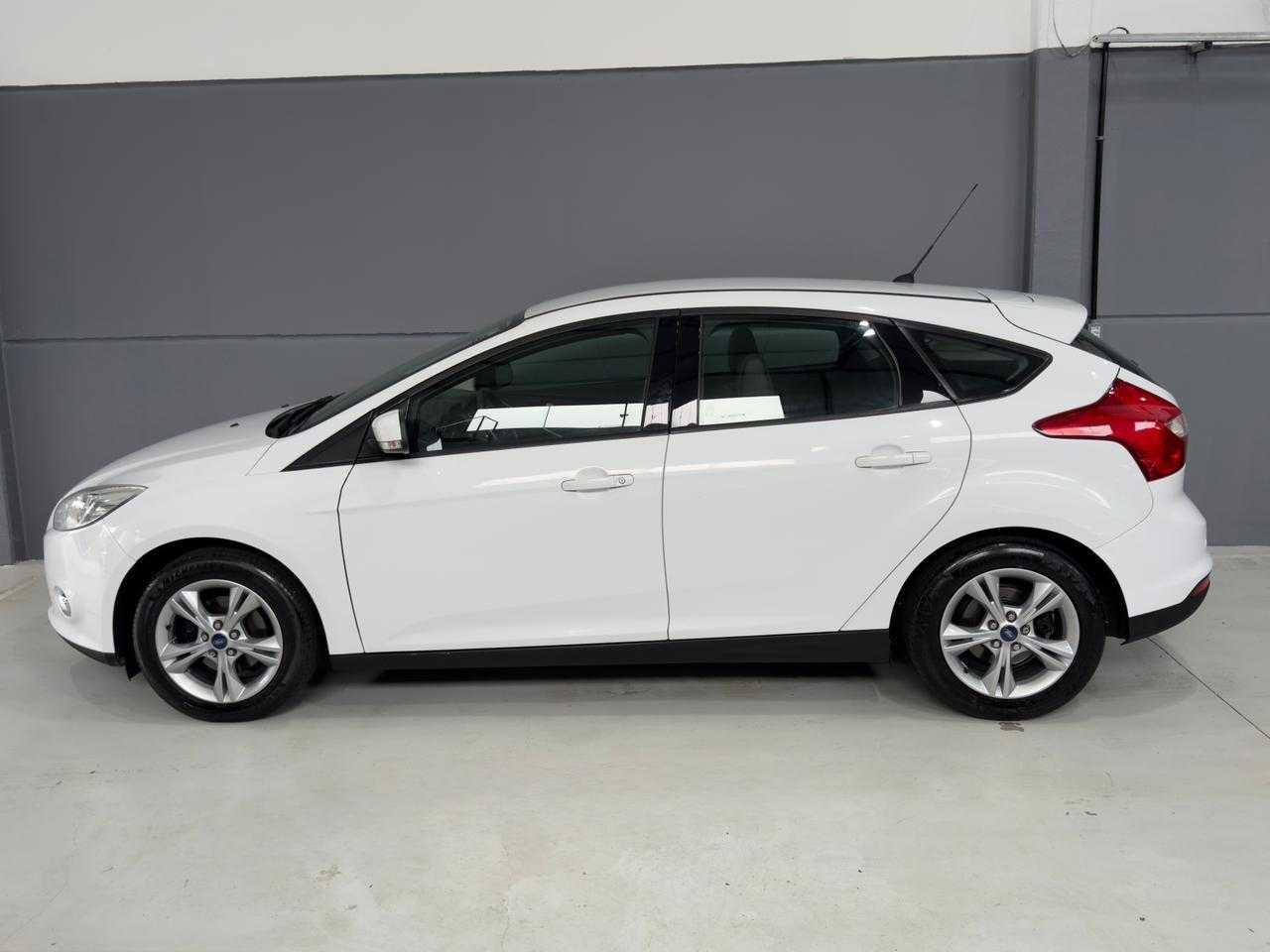 FOCUS HATCH SE 1.6 MANUAL