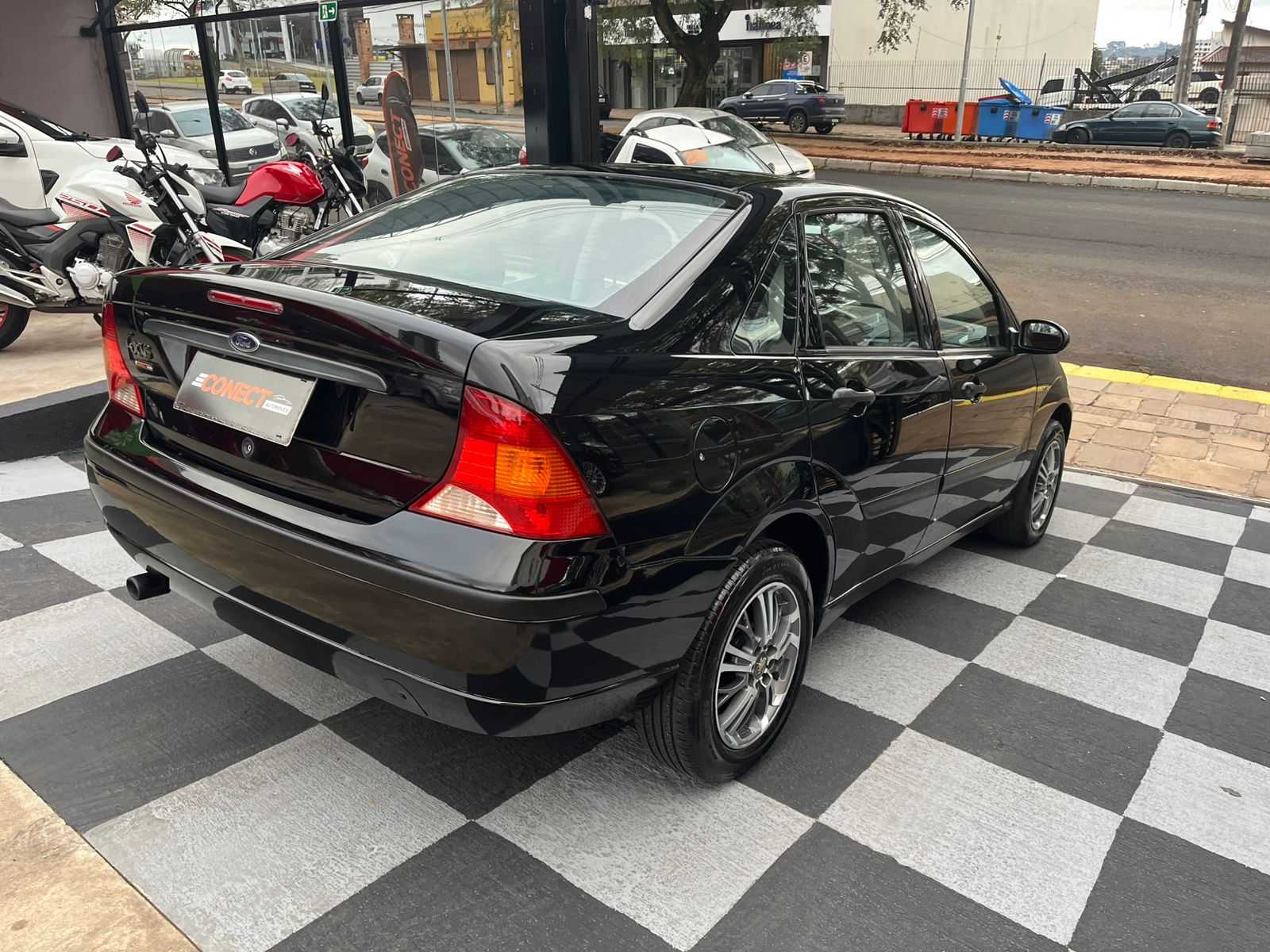 FOCUS SEDAN 1.6 COMPLETO