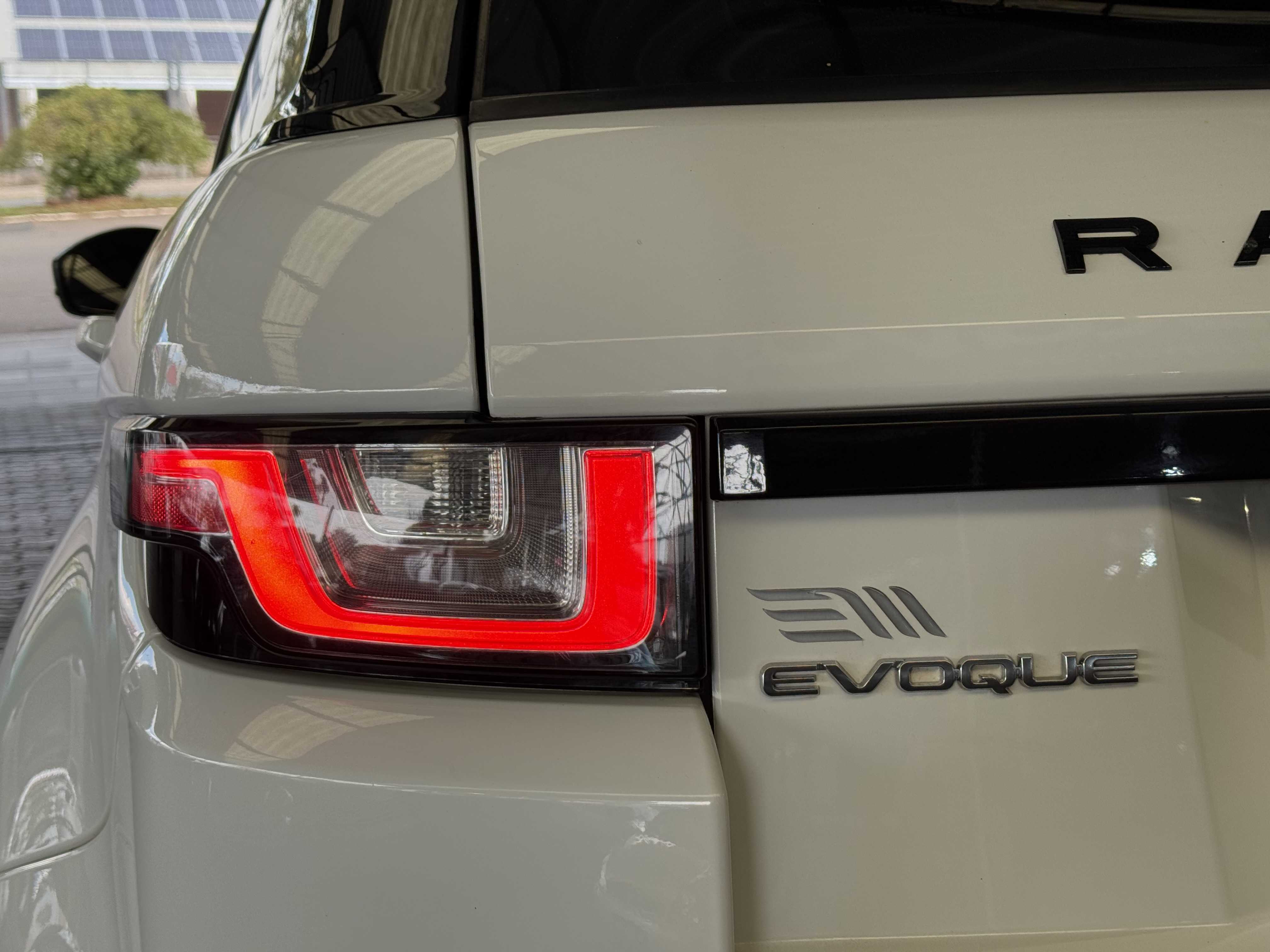 LAND ROVER EVOQUE SE