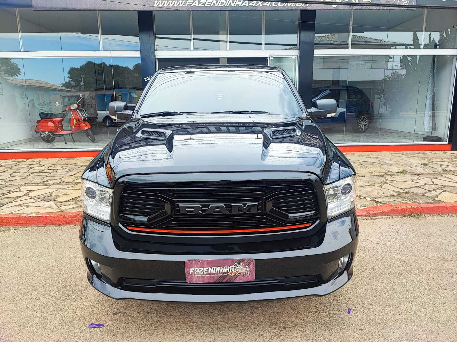 RAM 1500 CLASSIC V8 NIGHT ED