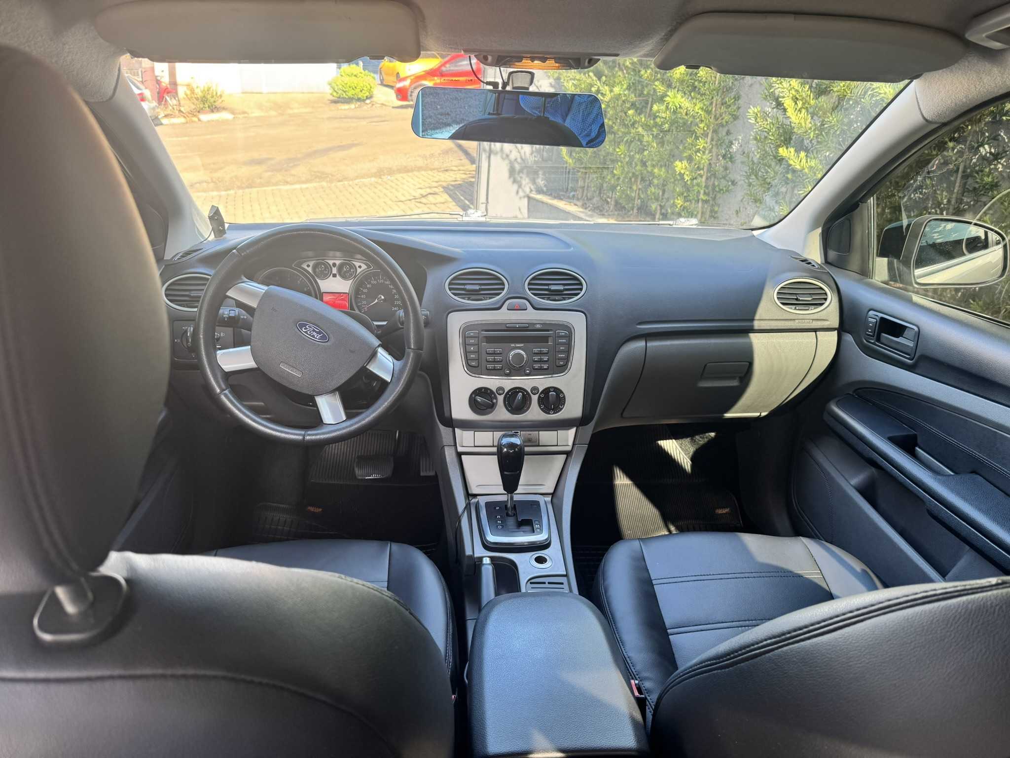 FOCUS SEDAN