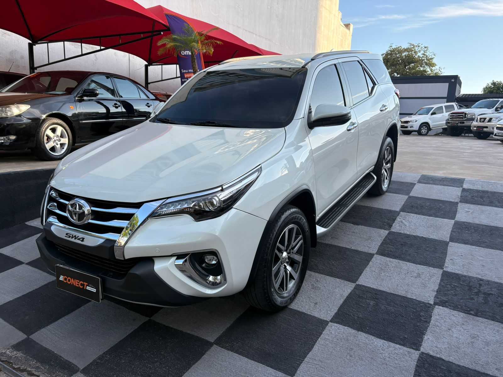 HILUX SW4 SRX 4X4 AT 7 LUGARES