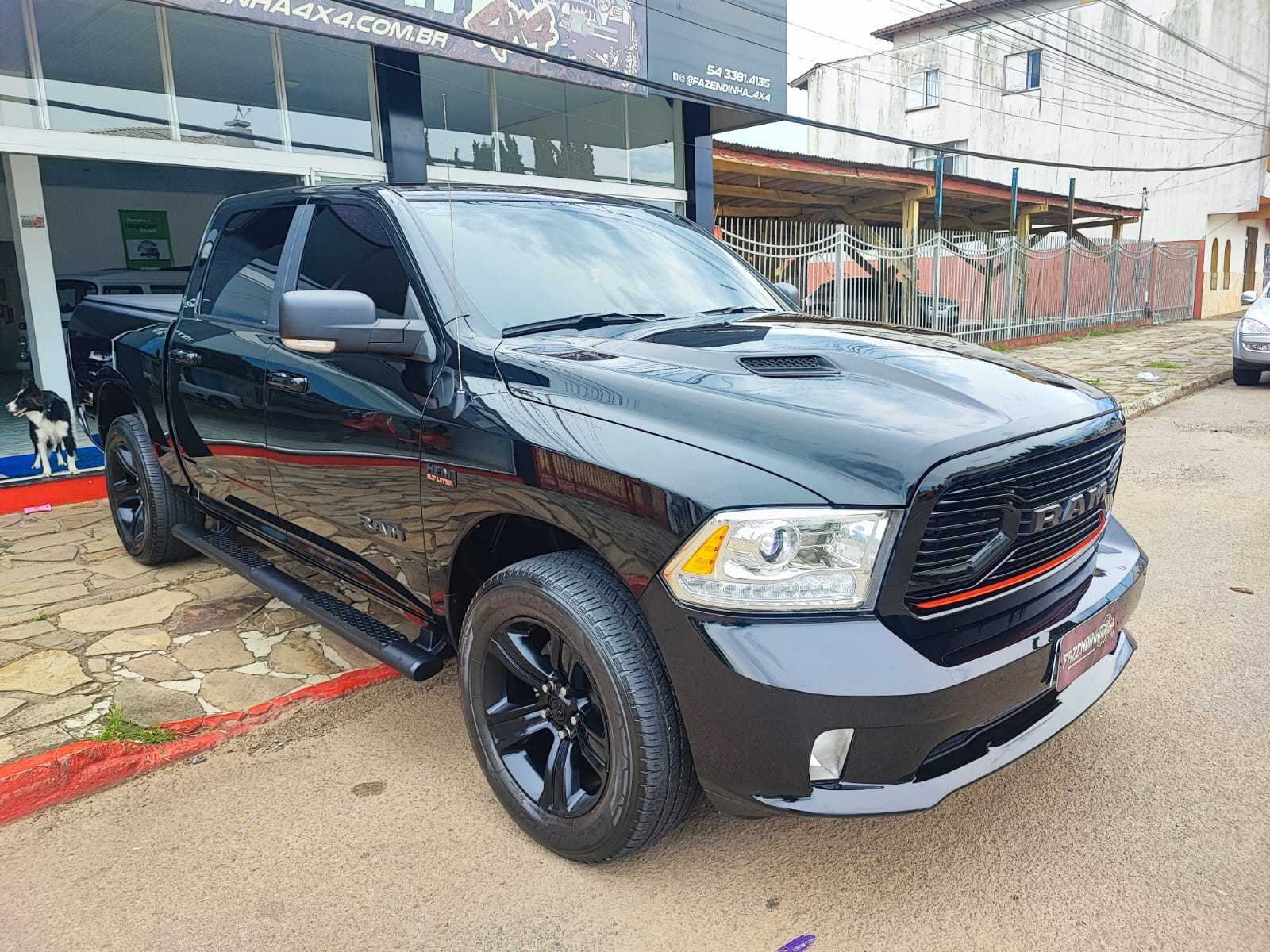 RAM 1500 CLASSIC V8 NIGHT ED