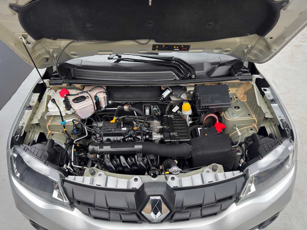 KWID ZEN 1.0 / COMPLETO
