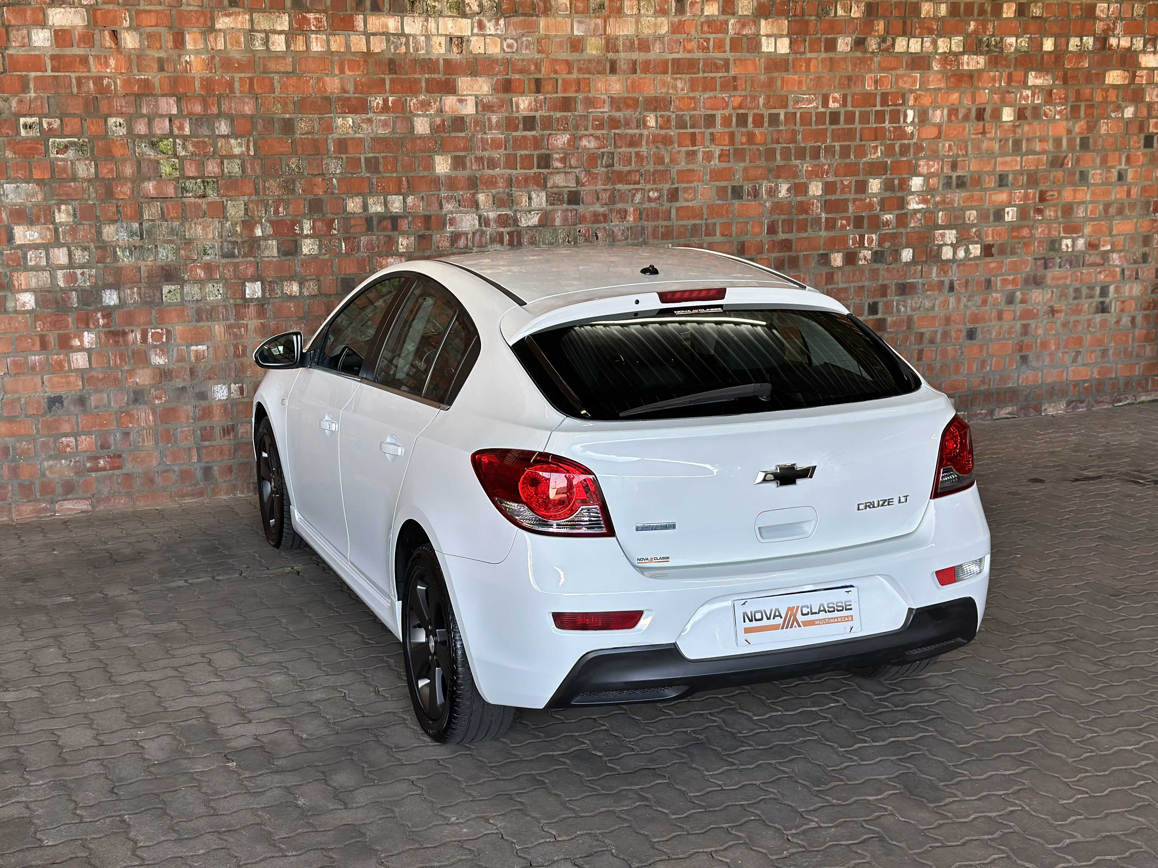 CRUZE HATCH LT 1.8 MANUAL