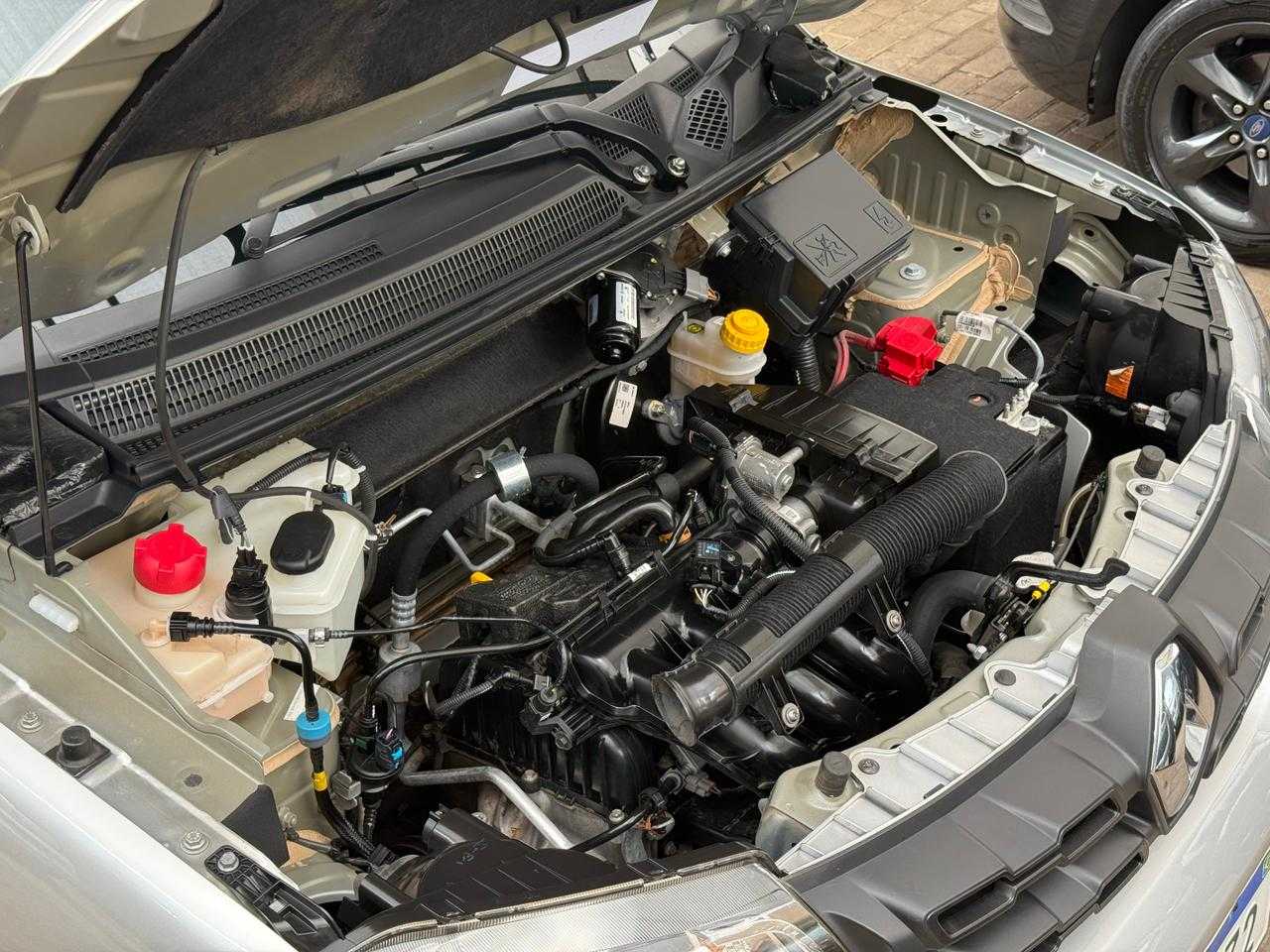 KWID ZEN 1.0 / COMPLETO