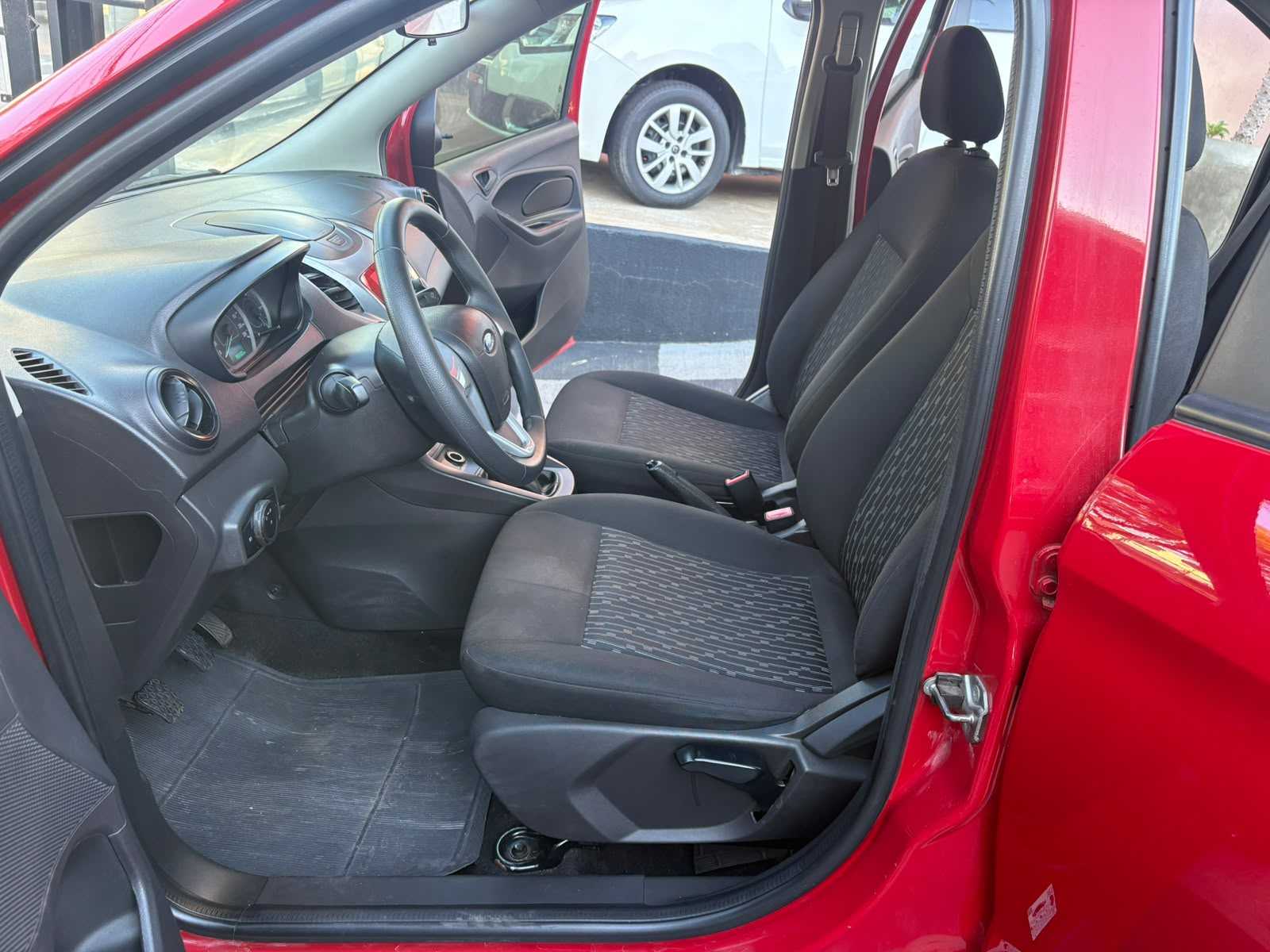 KA SEDAN 1.0