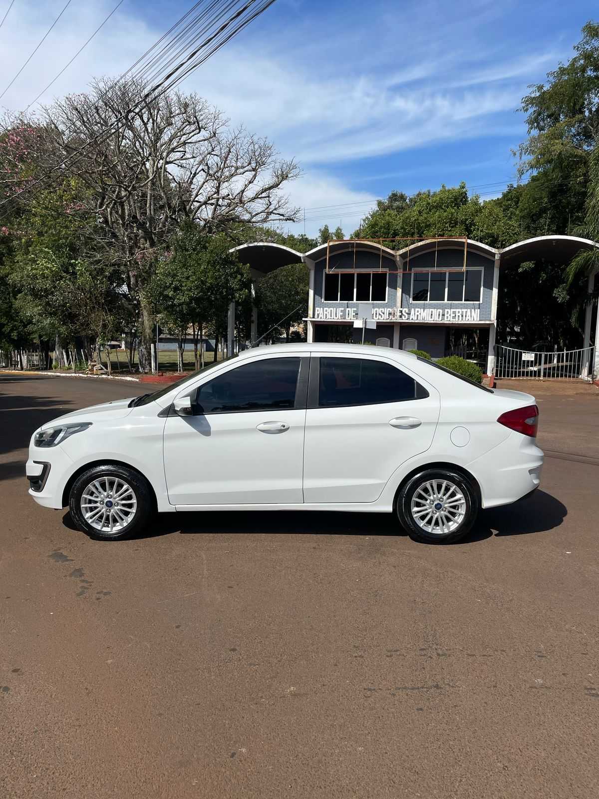 KA 1.5 SEDAN TITANIUM AUT