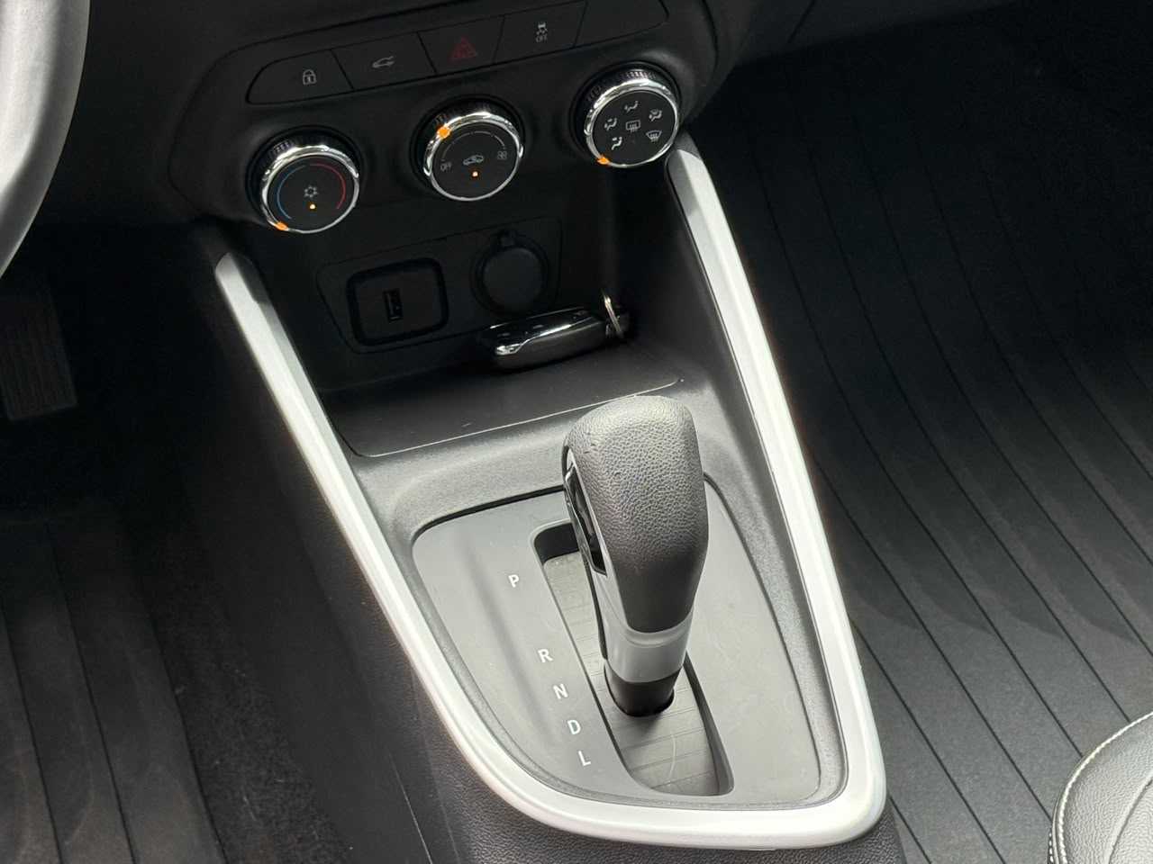 ONIX HATCH LTZ 1.0 TURBO