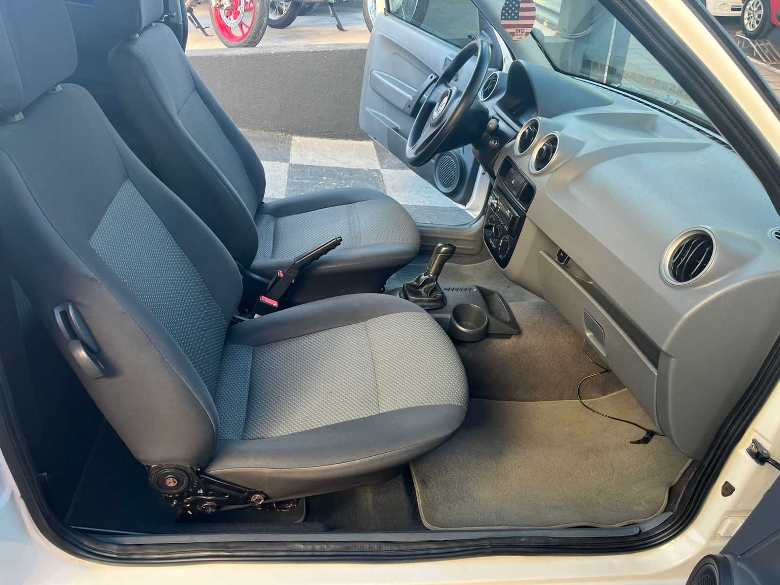 GOL 1.0 2 PORTAS AR E DIRECAO