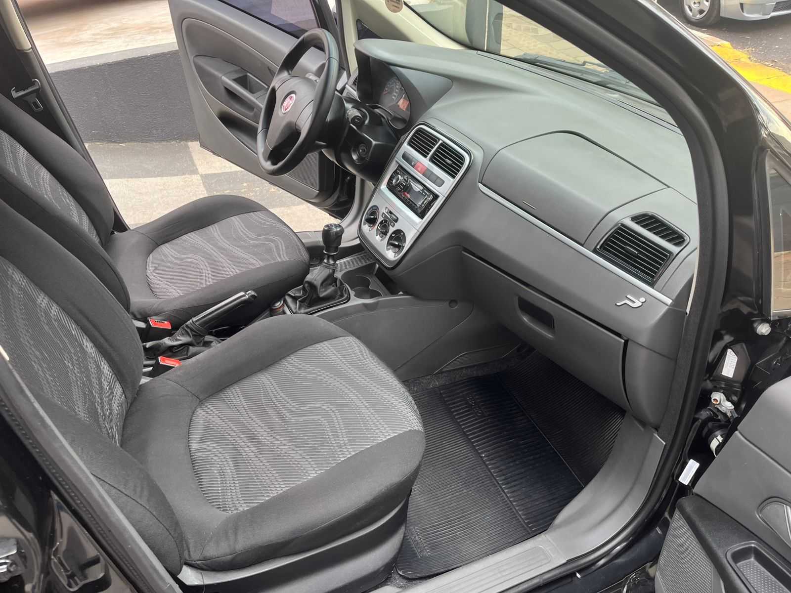 PUNTO 1.4 ATTRACTIVE COMPLETO