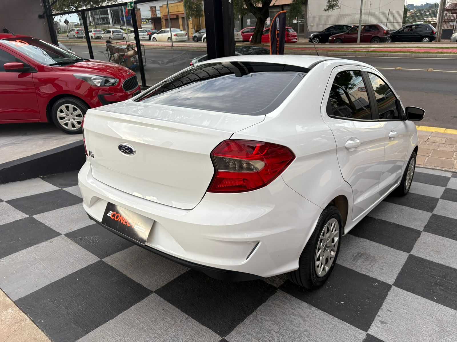 KA SEDAN 1.0