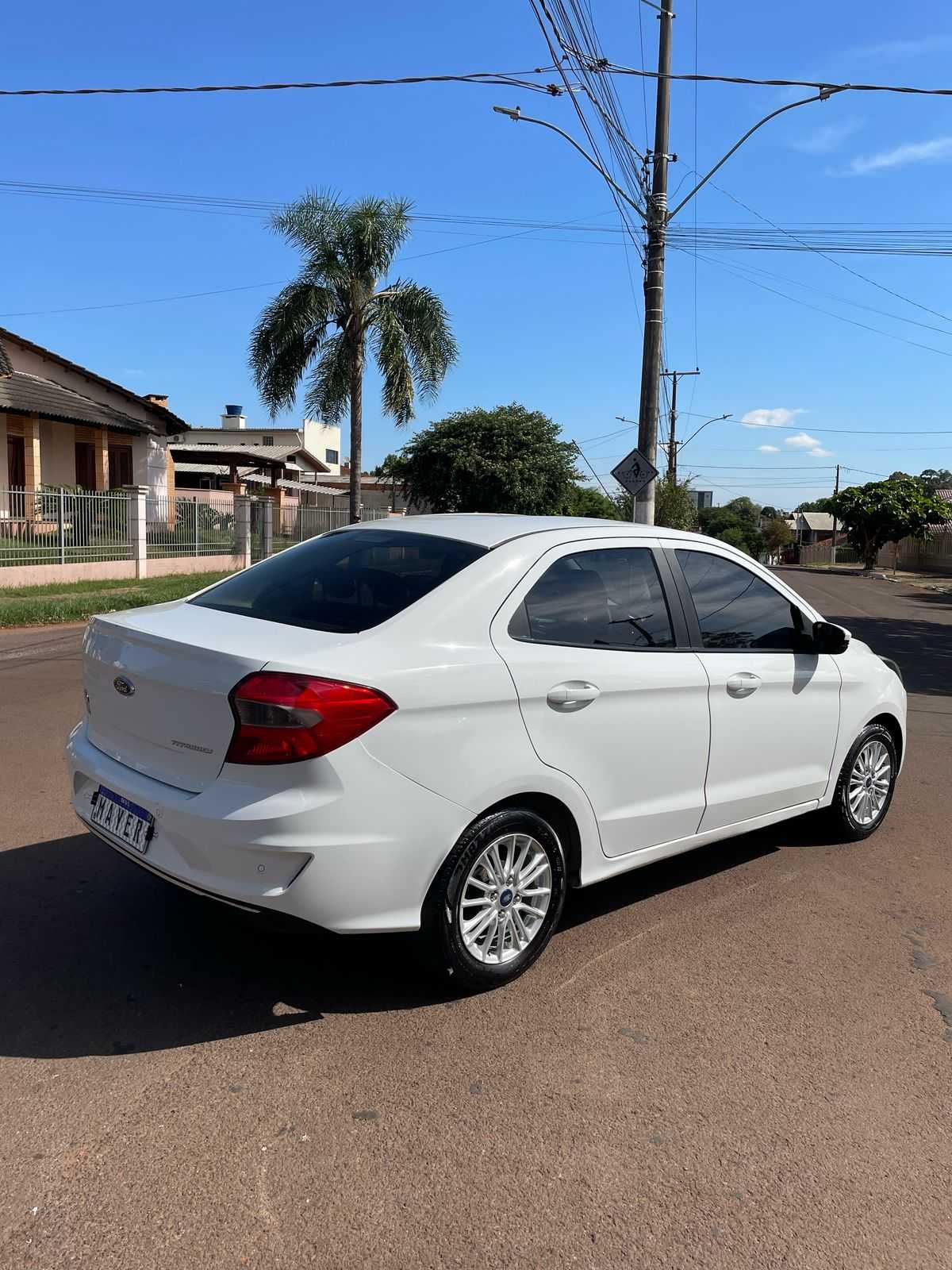 KA 1.5 SEDAN TITANIUM AUT