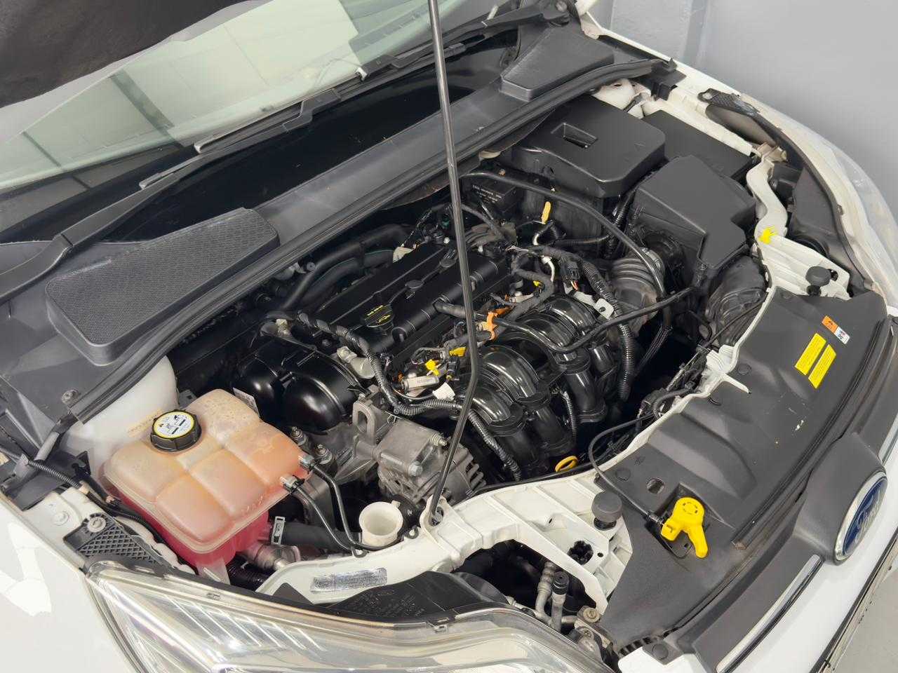 FOCUS HATCH SE 1.6 MANUAL