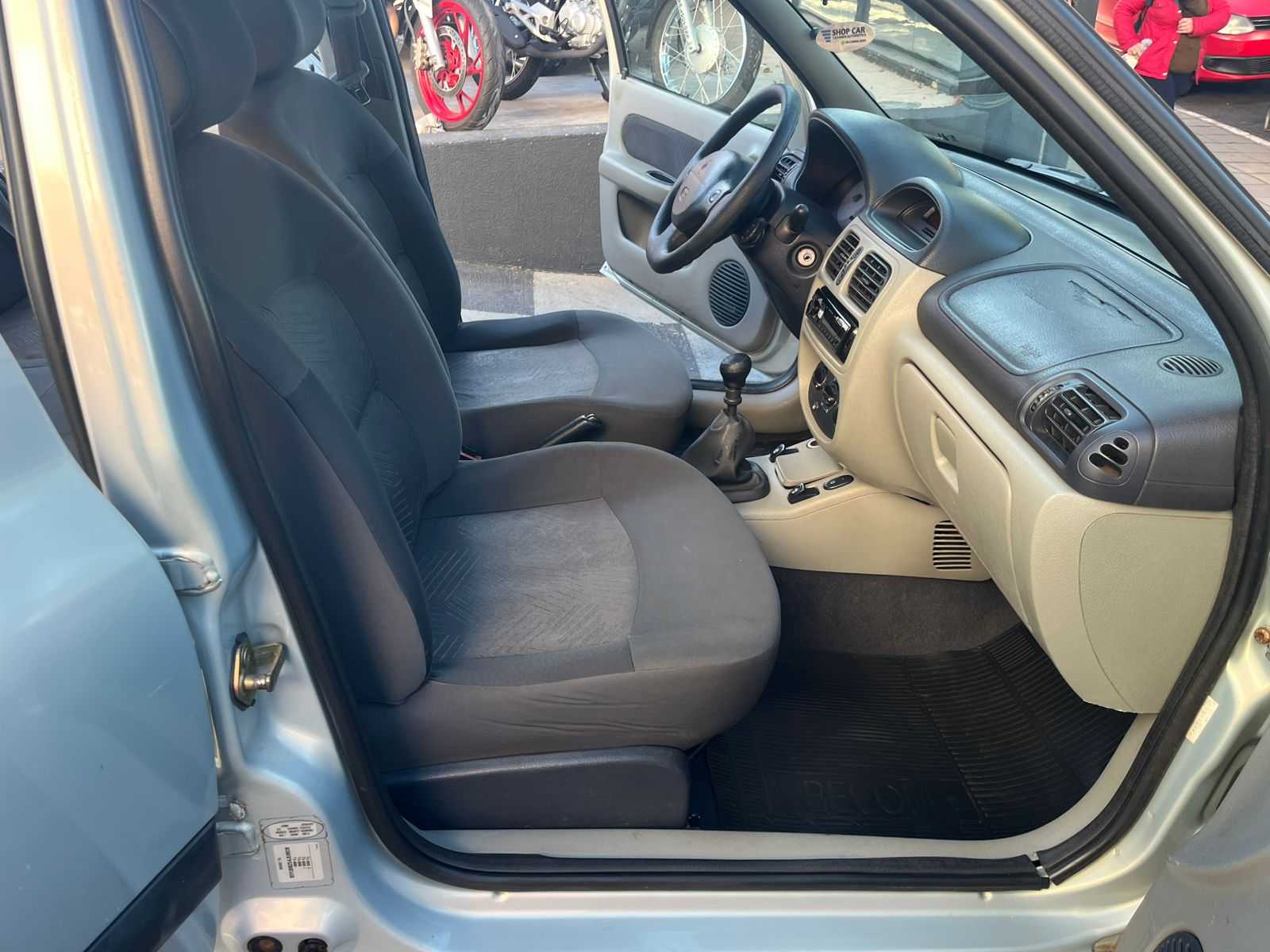 CLIO SEDAN 1.0 COMPLETO