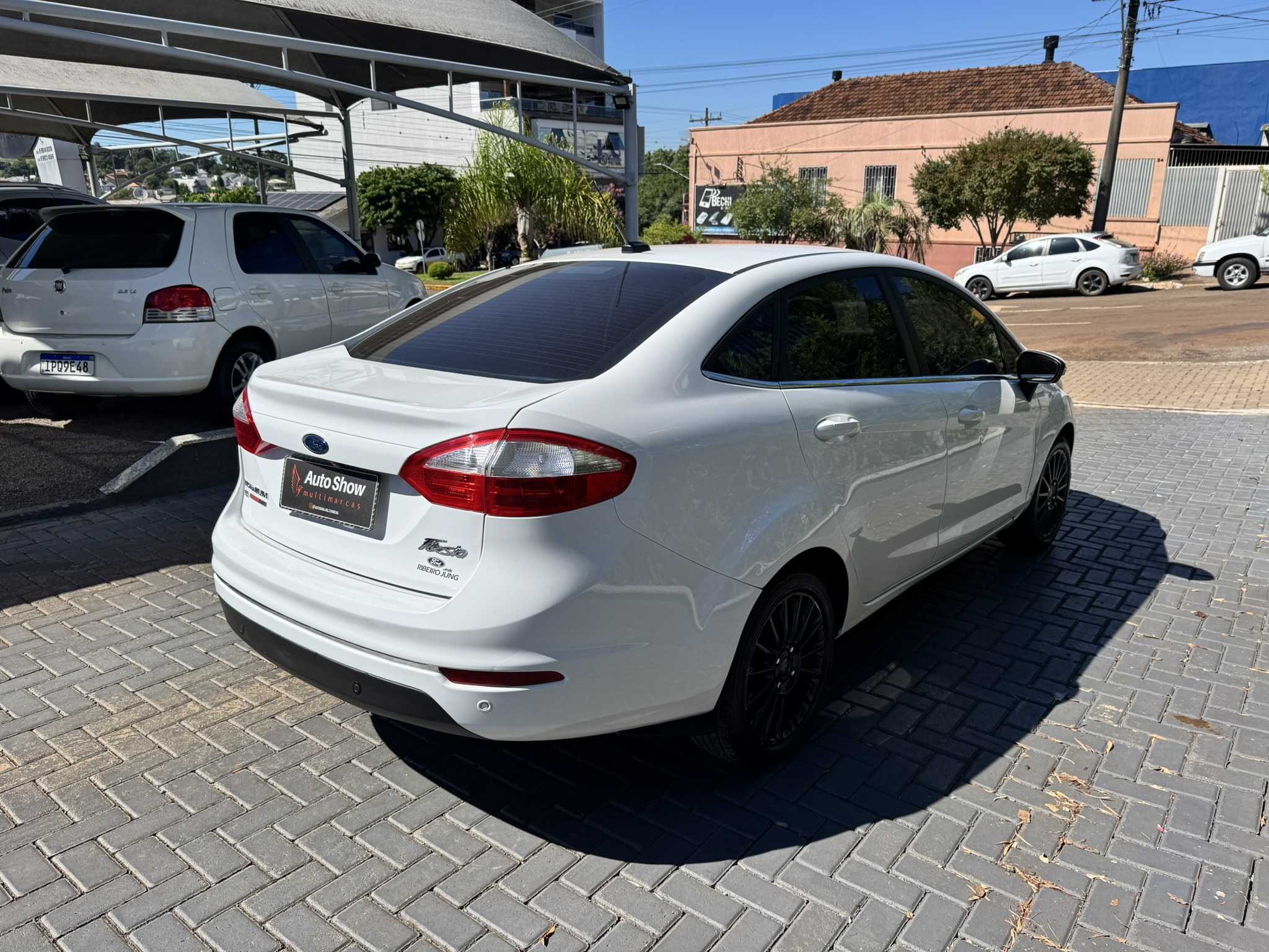 FIESTA TITANIUN SEDAN