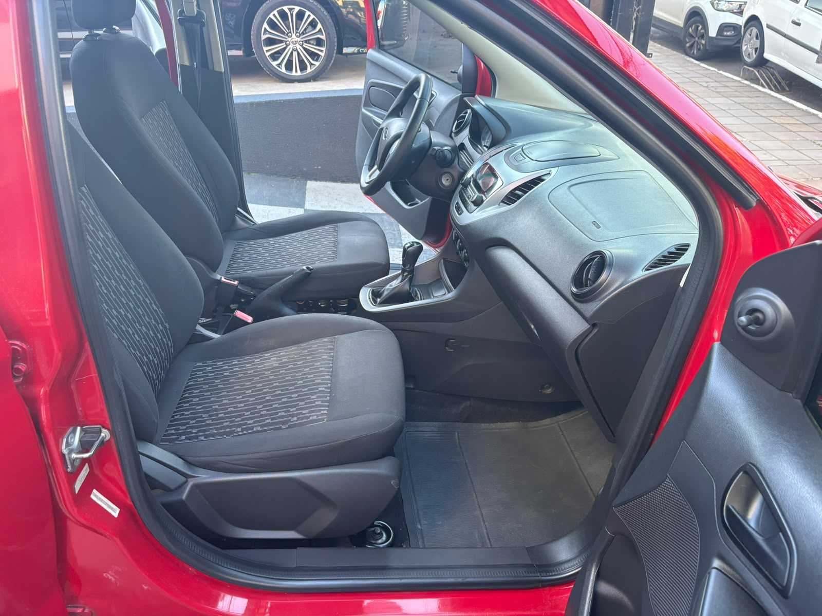 KA SEDAN 1.0