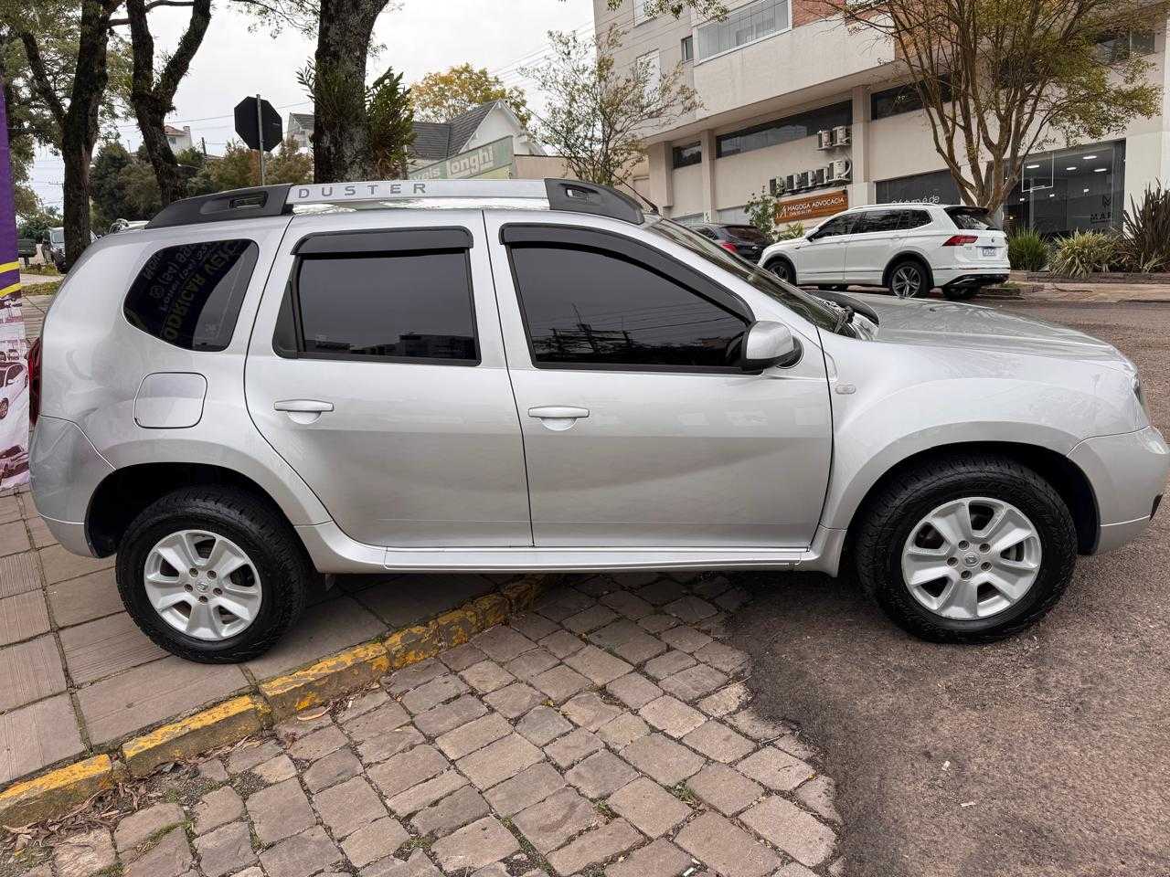 DUSTER 2.0 AUTOMATIC. FLEX 4X2