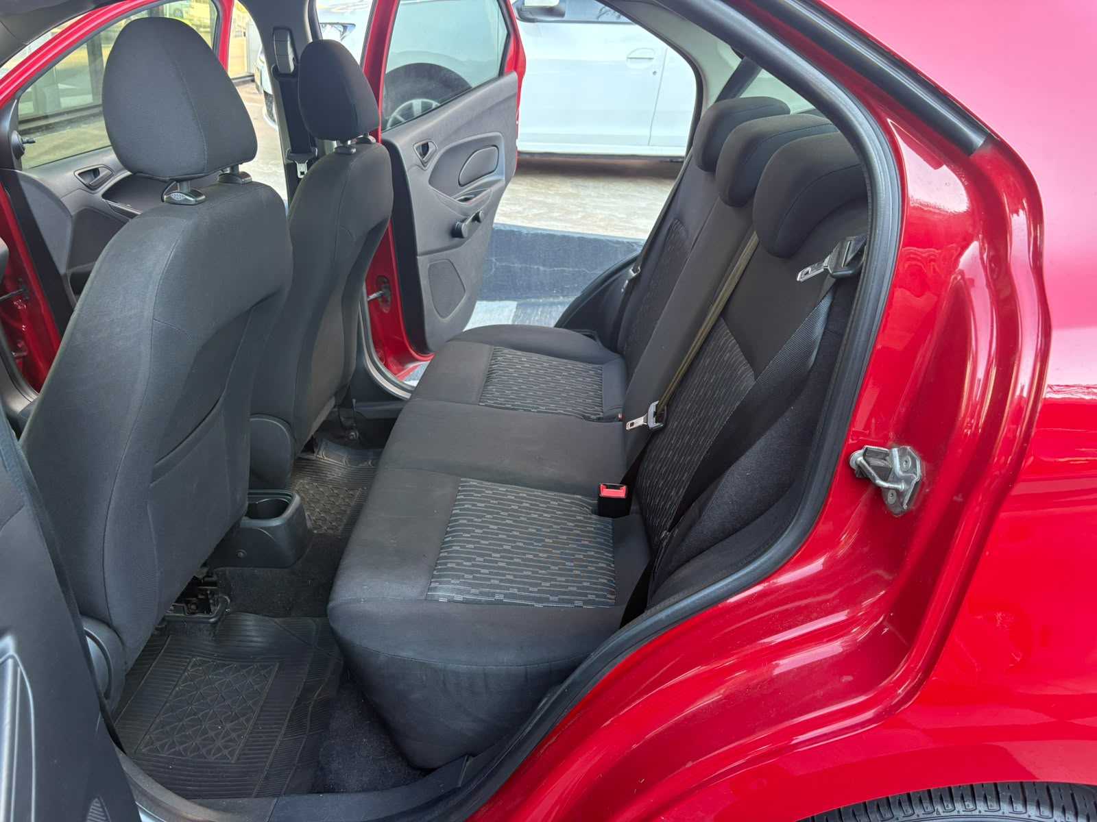 KA SEDAN 1.0