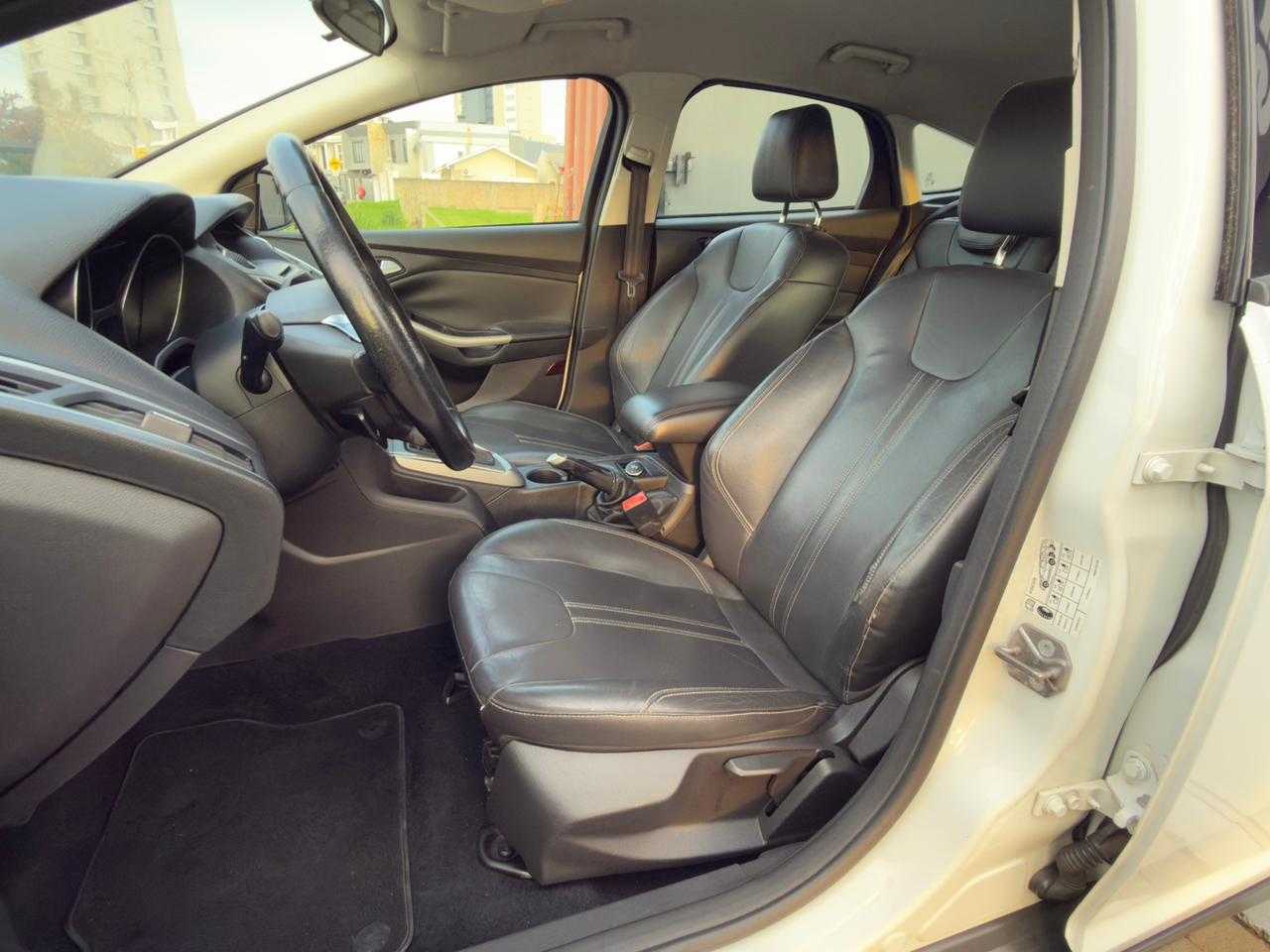 FOCUS HATCH SE 1.6 MANUAL
