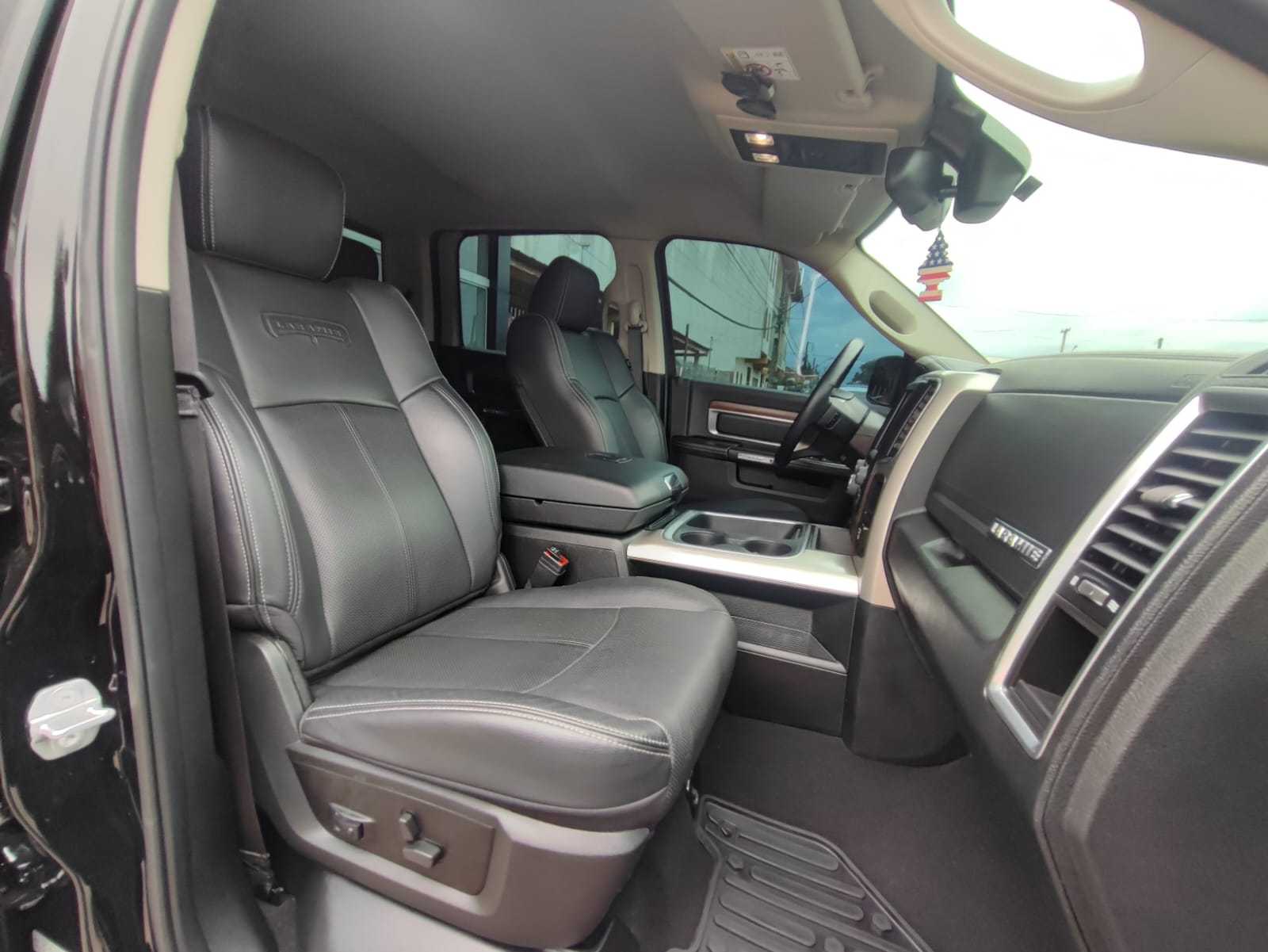 RAM 1500 CLASSIC V8 NIGHT ED