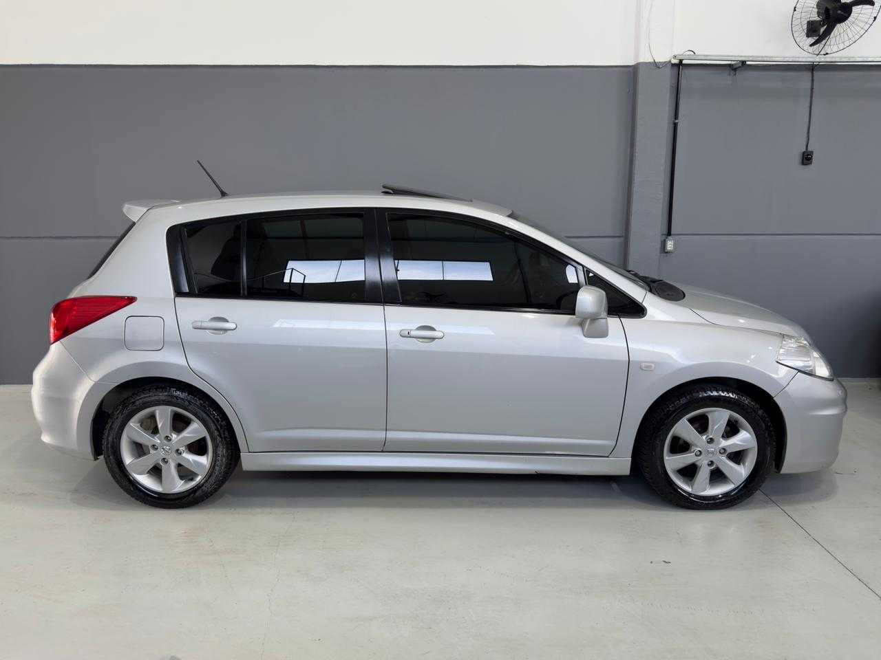 TIIDA SL 1.8 AT / TETO SOLAR