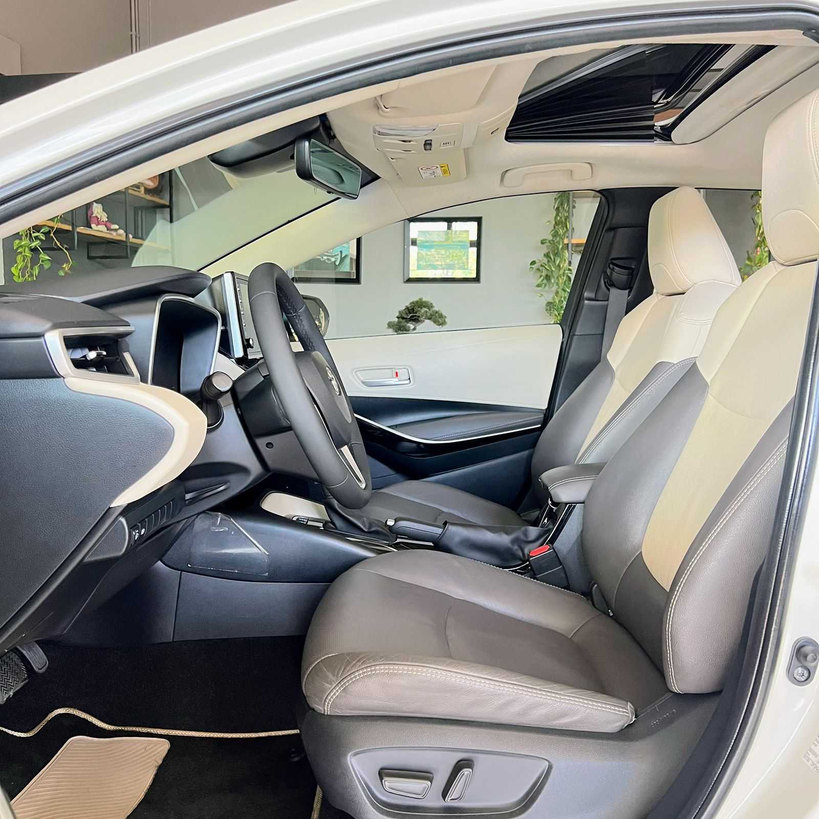 COROLLA ALTIS PREMIUM HYBRID