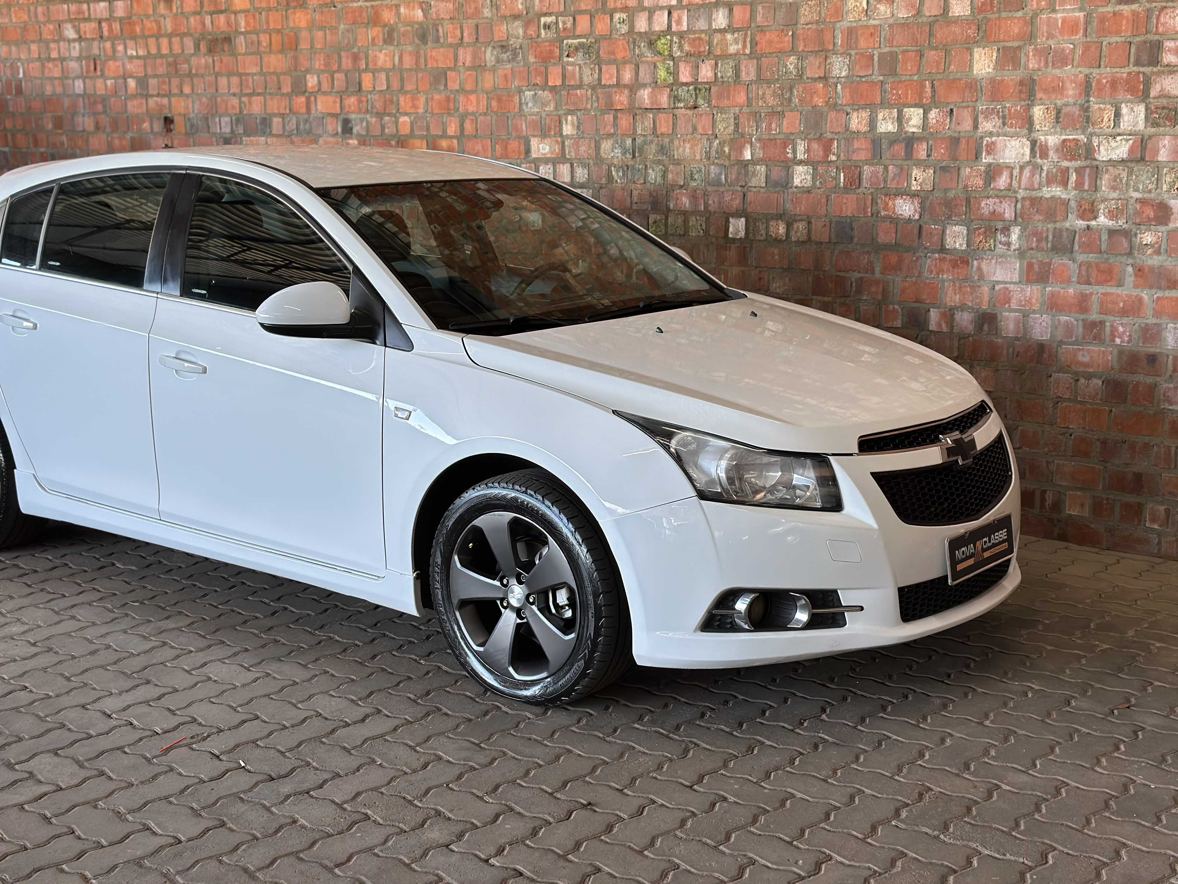 CRUZE HATCH LT 1.8 MANUAL