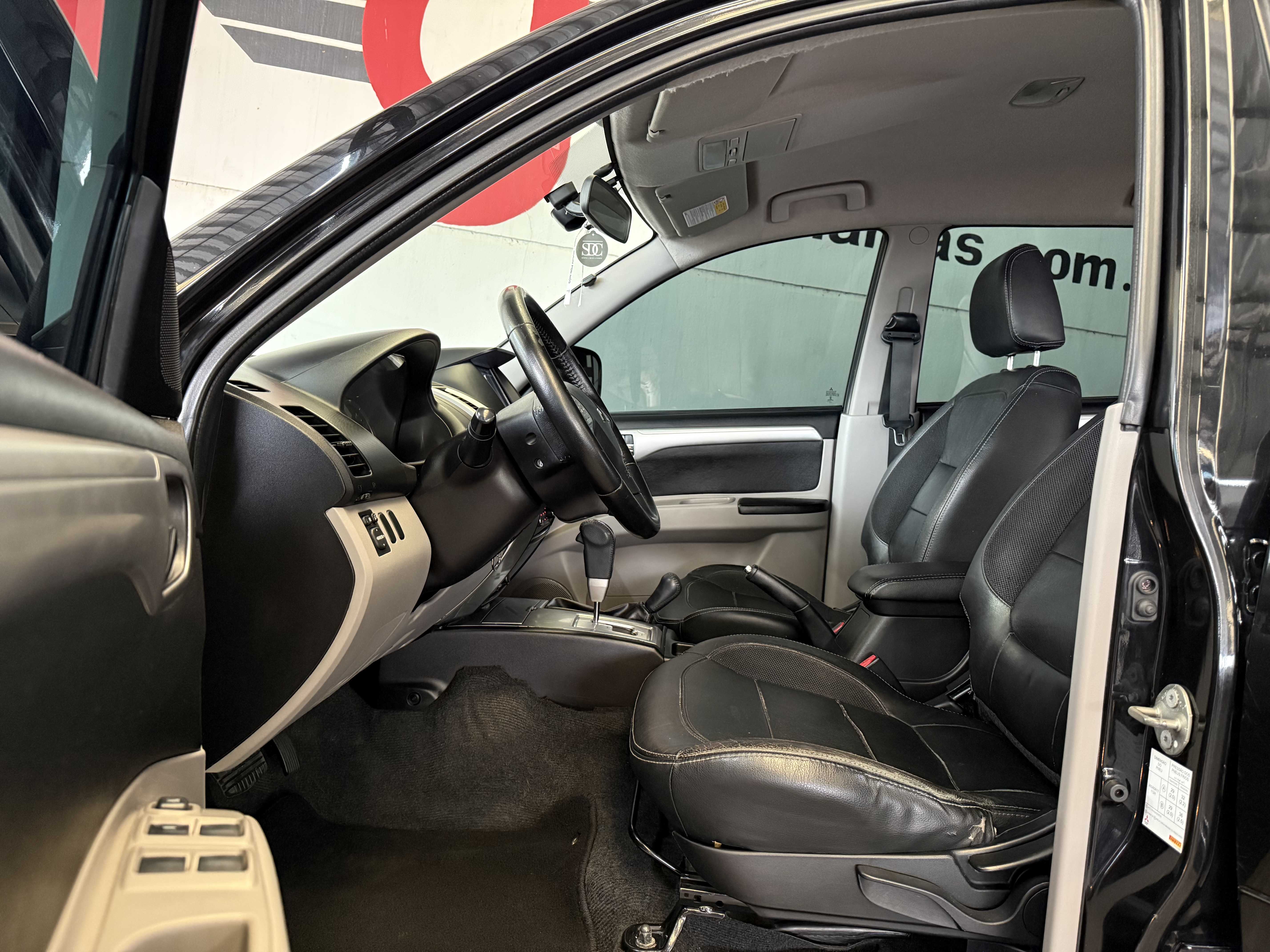 PAJERO DAKAR 7 LUGARES