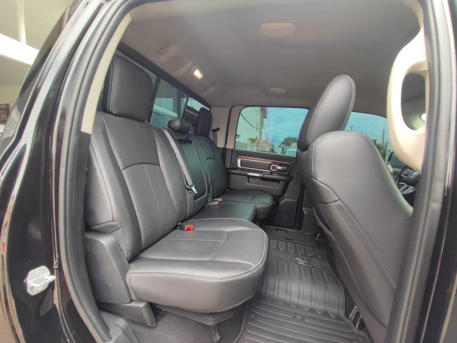 RAM 1500 CLASSIC V8 NIGHT ED