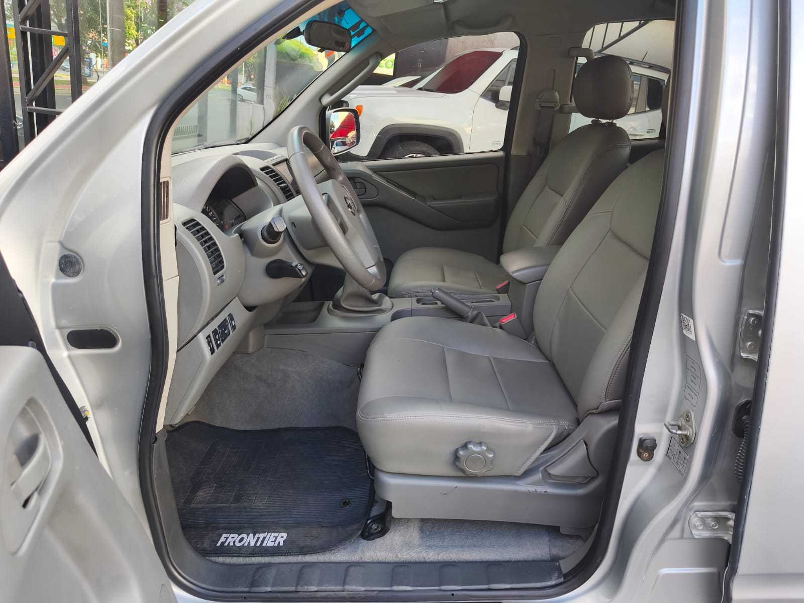 FRONTIER SE 2.5 4X4 MANUAL