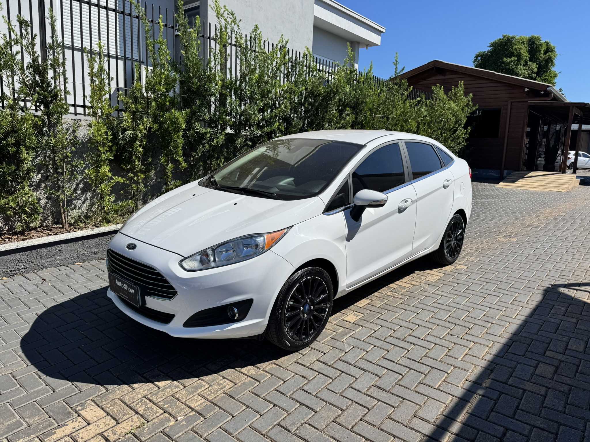 FIESTA TITANIUN SEDAN