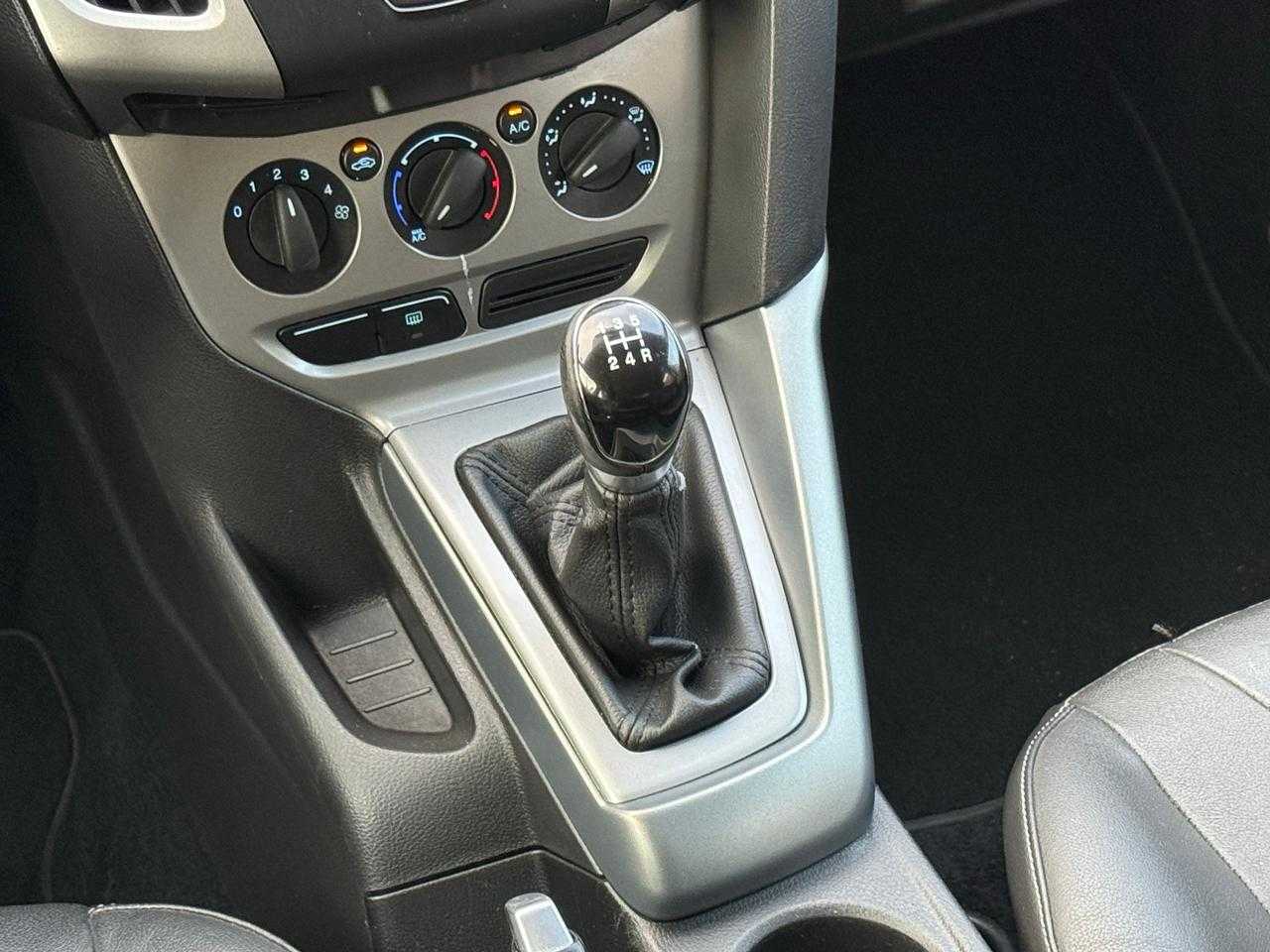 FOCUS HATCH SE 1.6 MANUAL