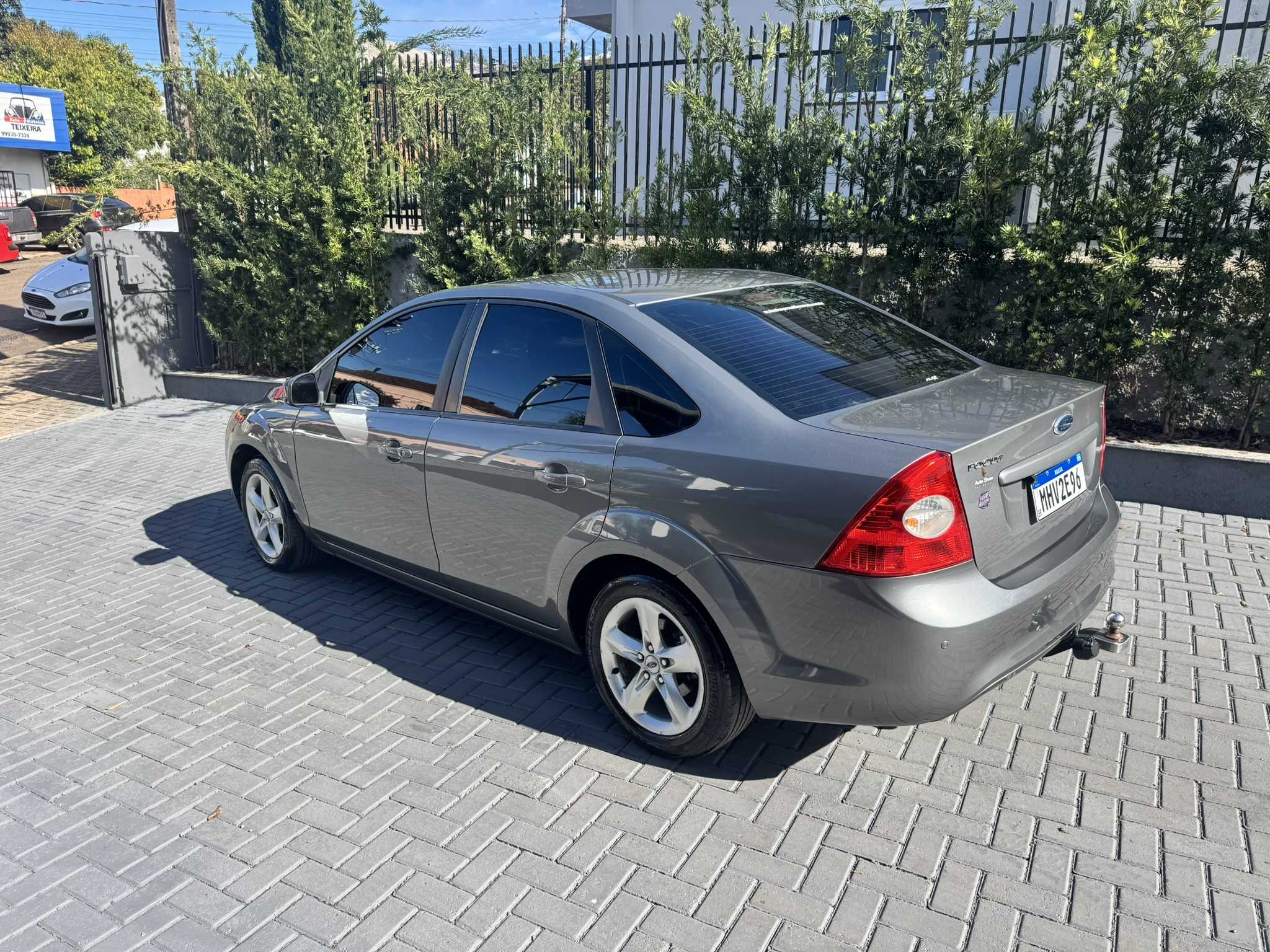 FOCUS SEDAN