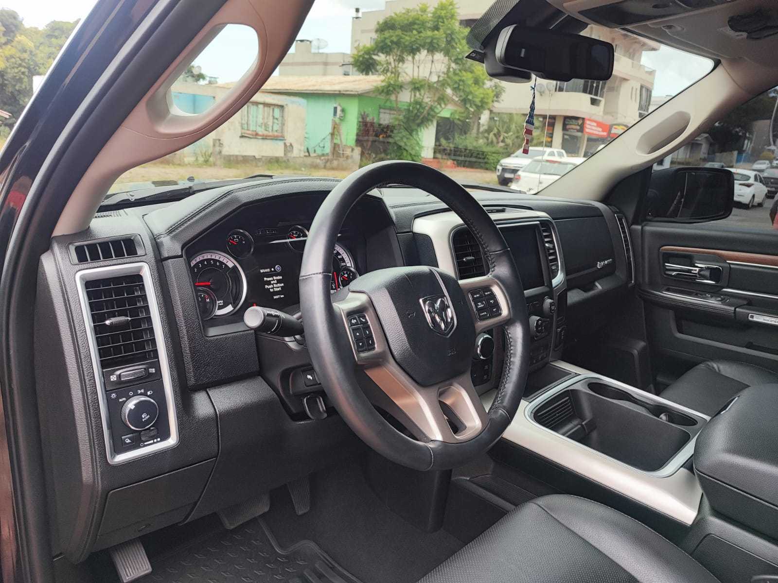 RAM 1500 CLASSIC V8 NIGHT ED