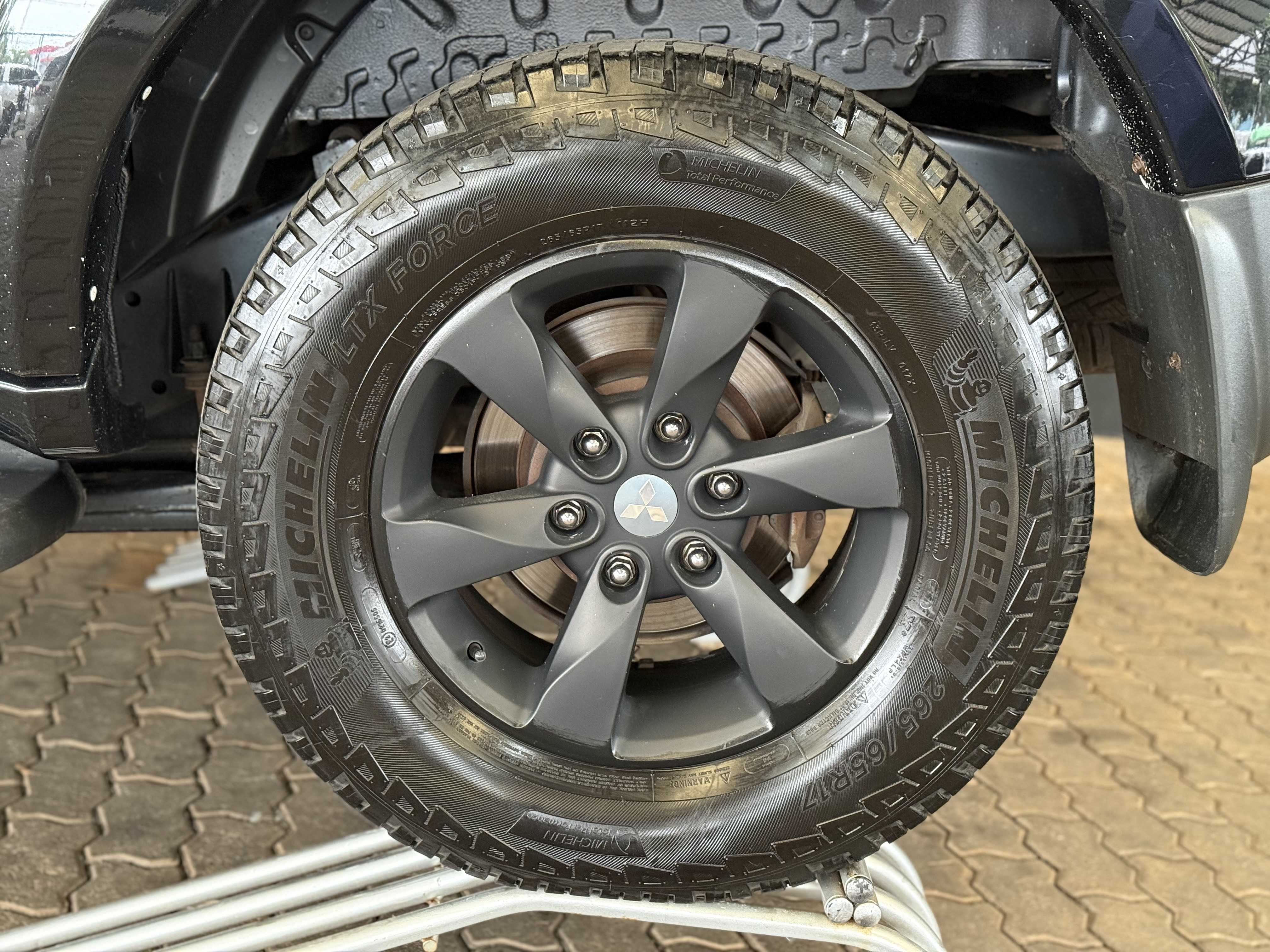 PAJERO DAKAR 7 LUGARES