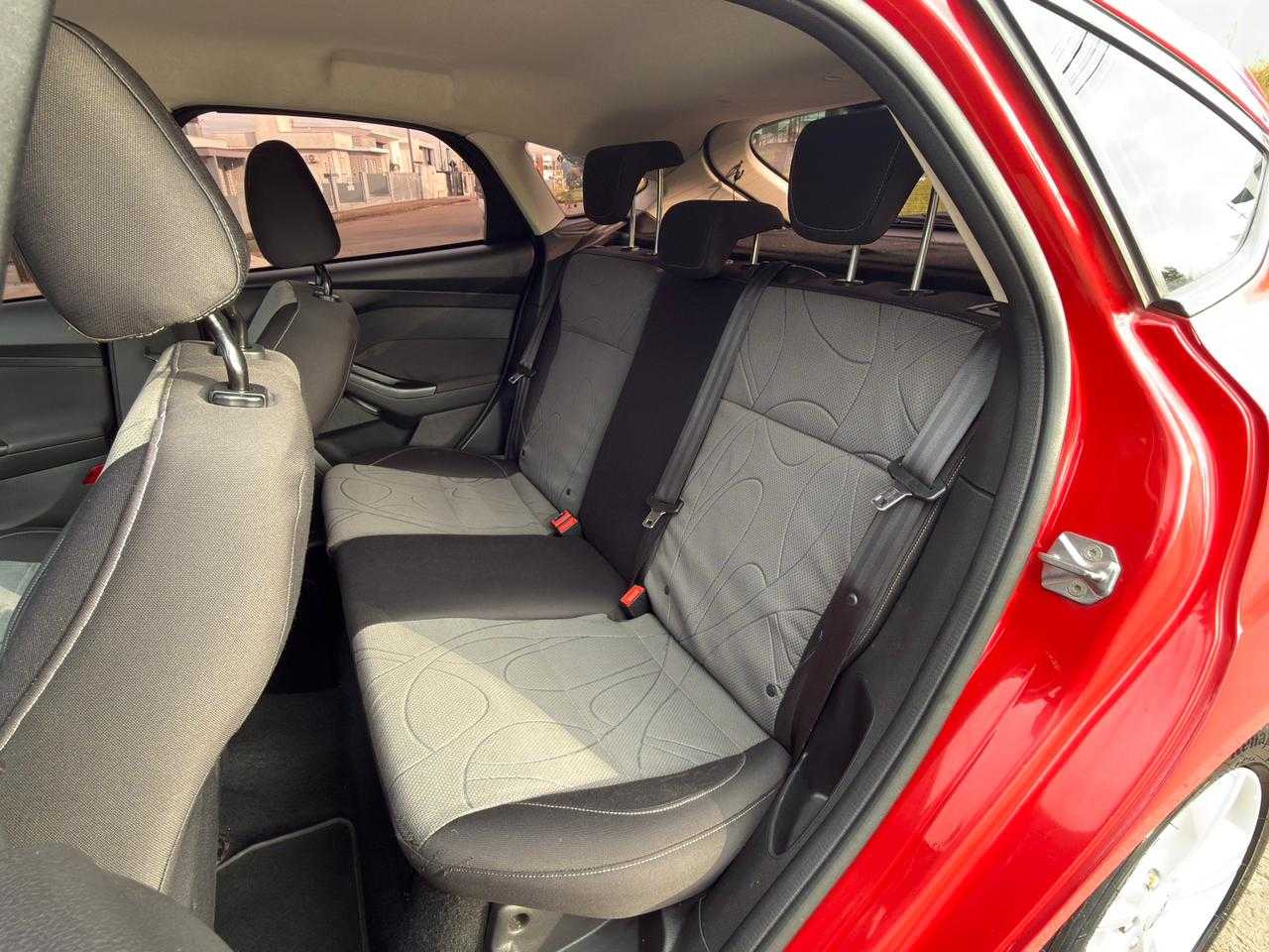 FOCUS 1.6 MANUAL