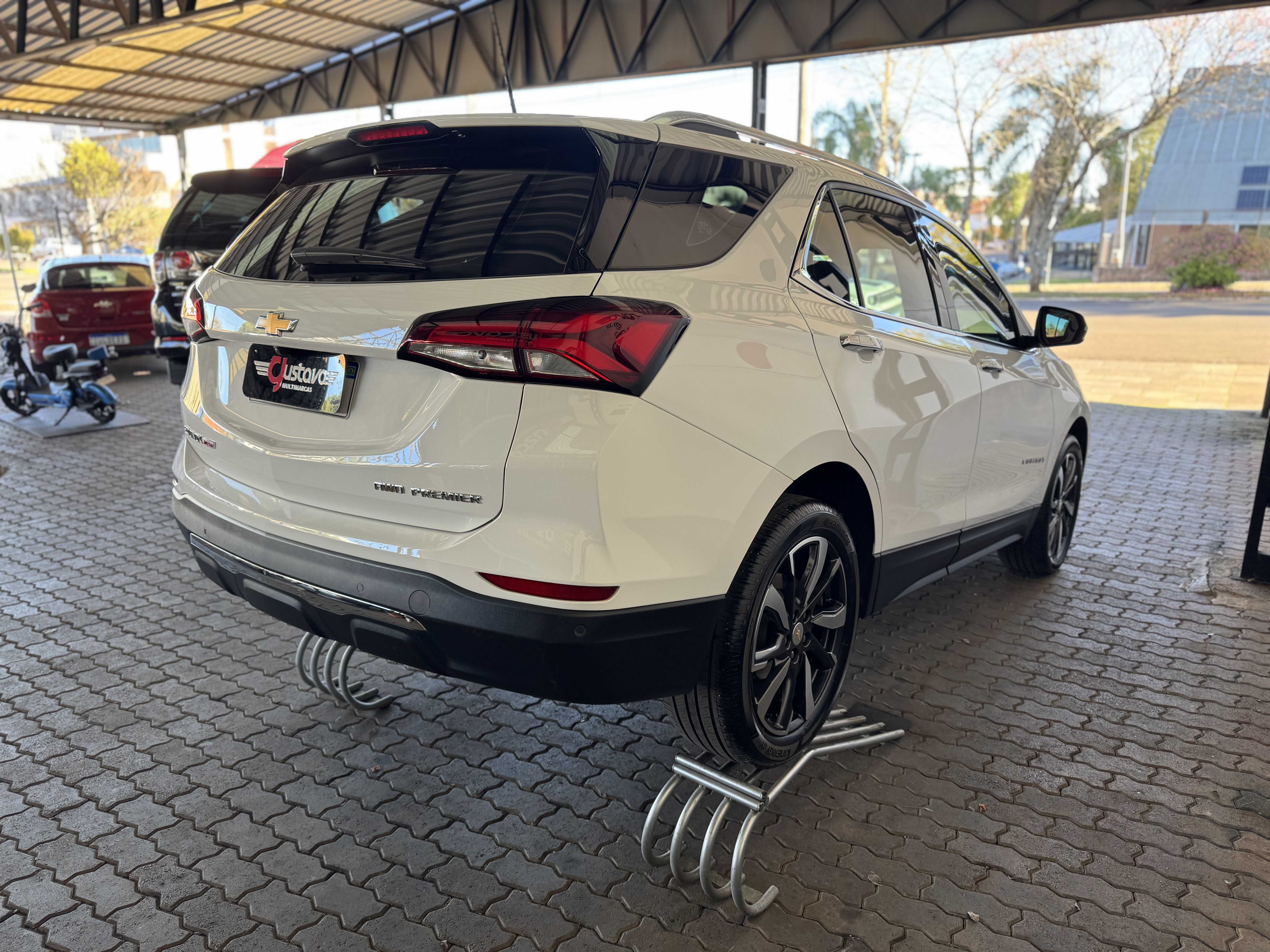 EQUINOX PREMIER