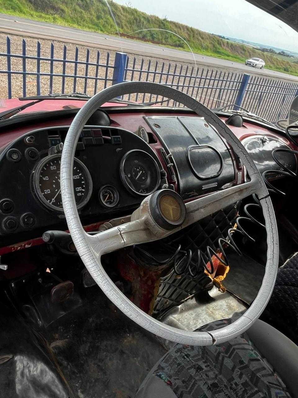1113