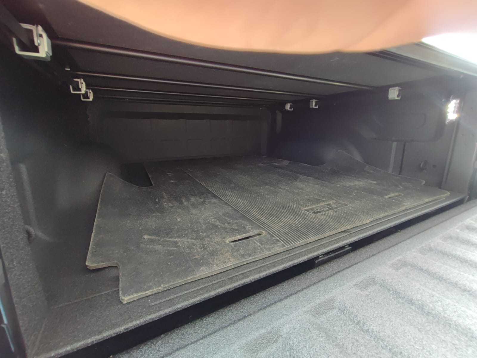 RAM 1500 CLASSIC V8 NIGHT ED