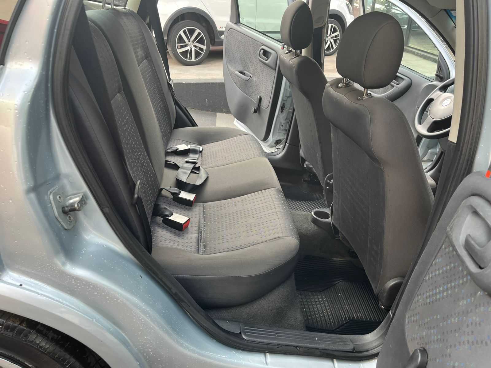 CORSA SEDAN 1.4 MAXX