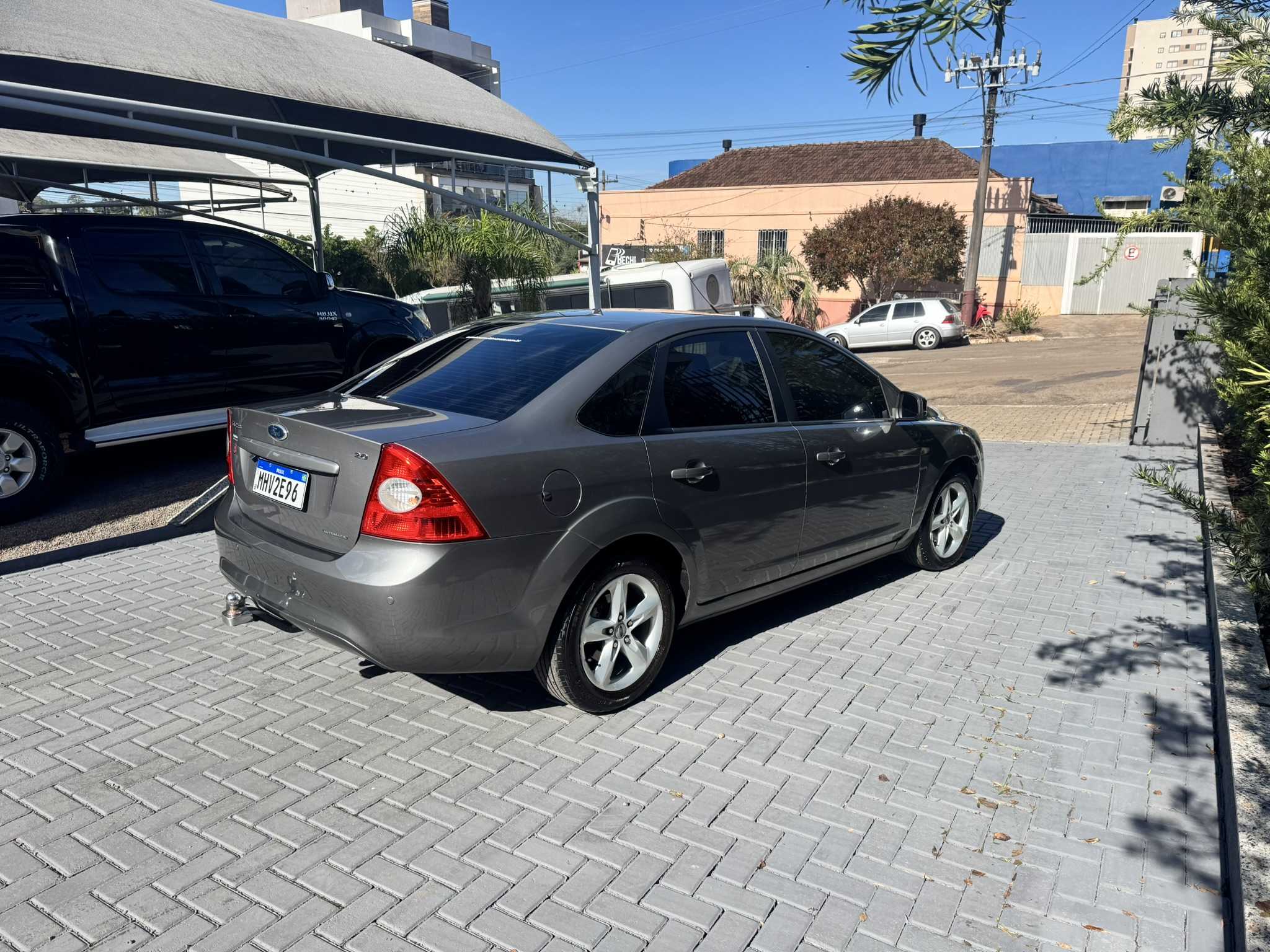 FOCUS SEDAN