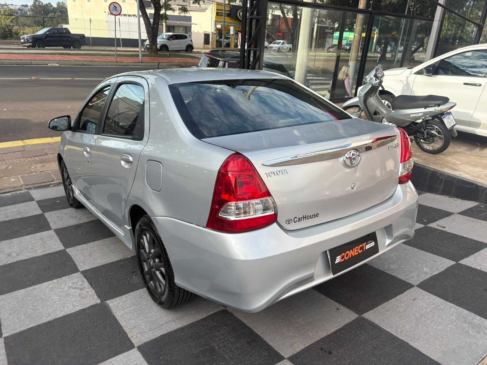 ETIOS SEDAN 1.5 AT