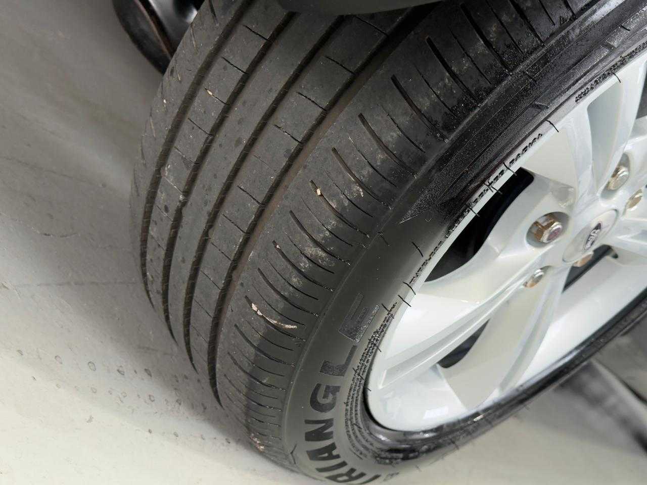 FOCUS 1.6 MANUAL